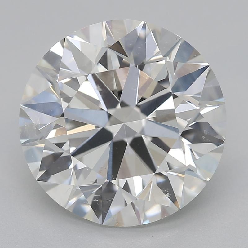 Cette magnifique bague est ornée d'une pierre centrale ronde d'un poids impressionnant de 3,43 et d'une pureté irréprochable de I et SI1. Cette pièce exquise est fabriquée de manière experte en or blanc, offrant un éclat chaud et radieux qui
