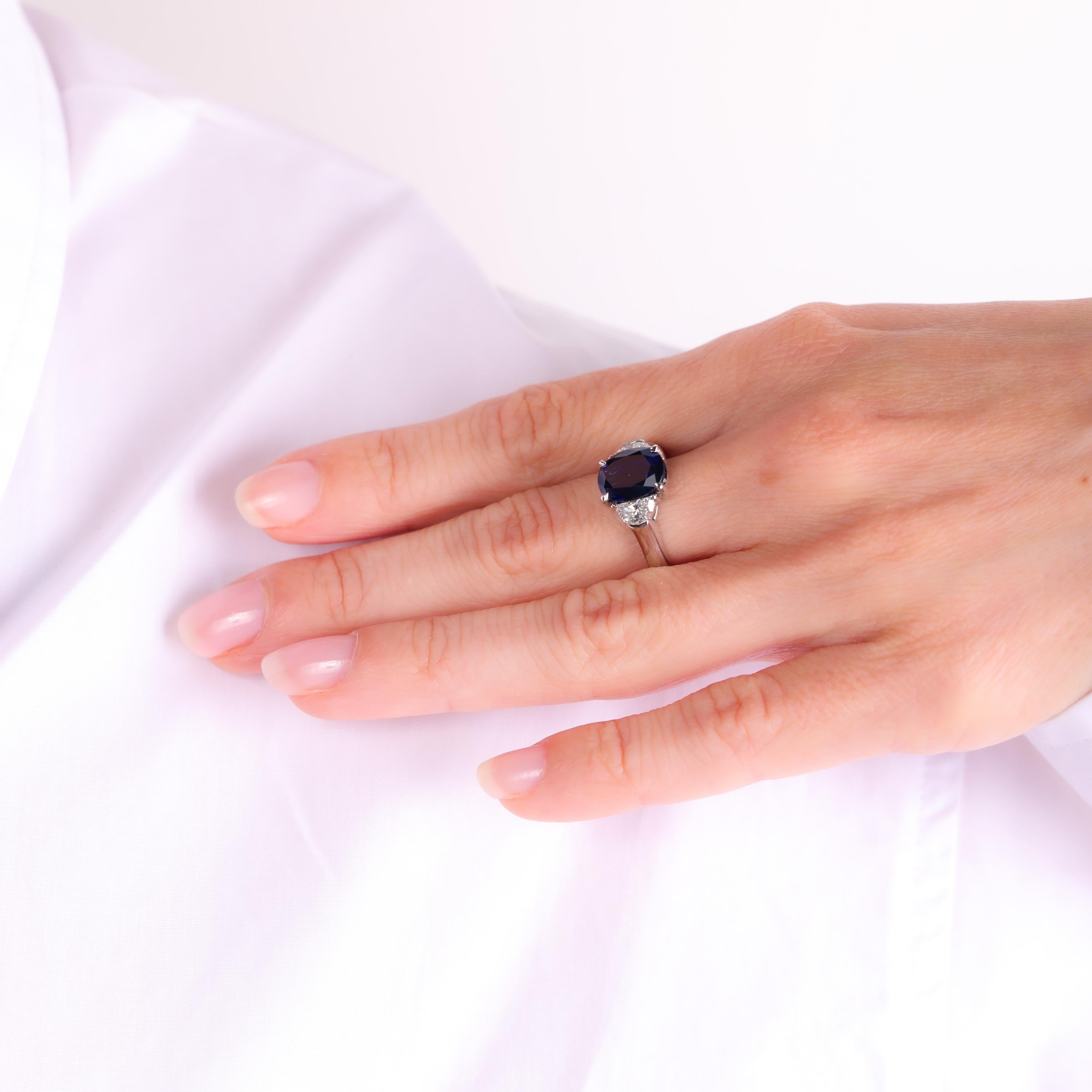 Taille ovale GIA 3(three stone ring 3(46 carat no heat saphir diamant platine