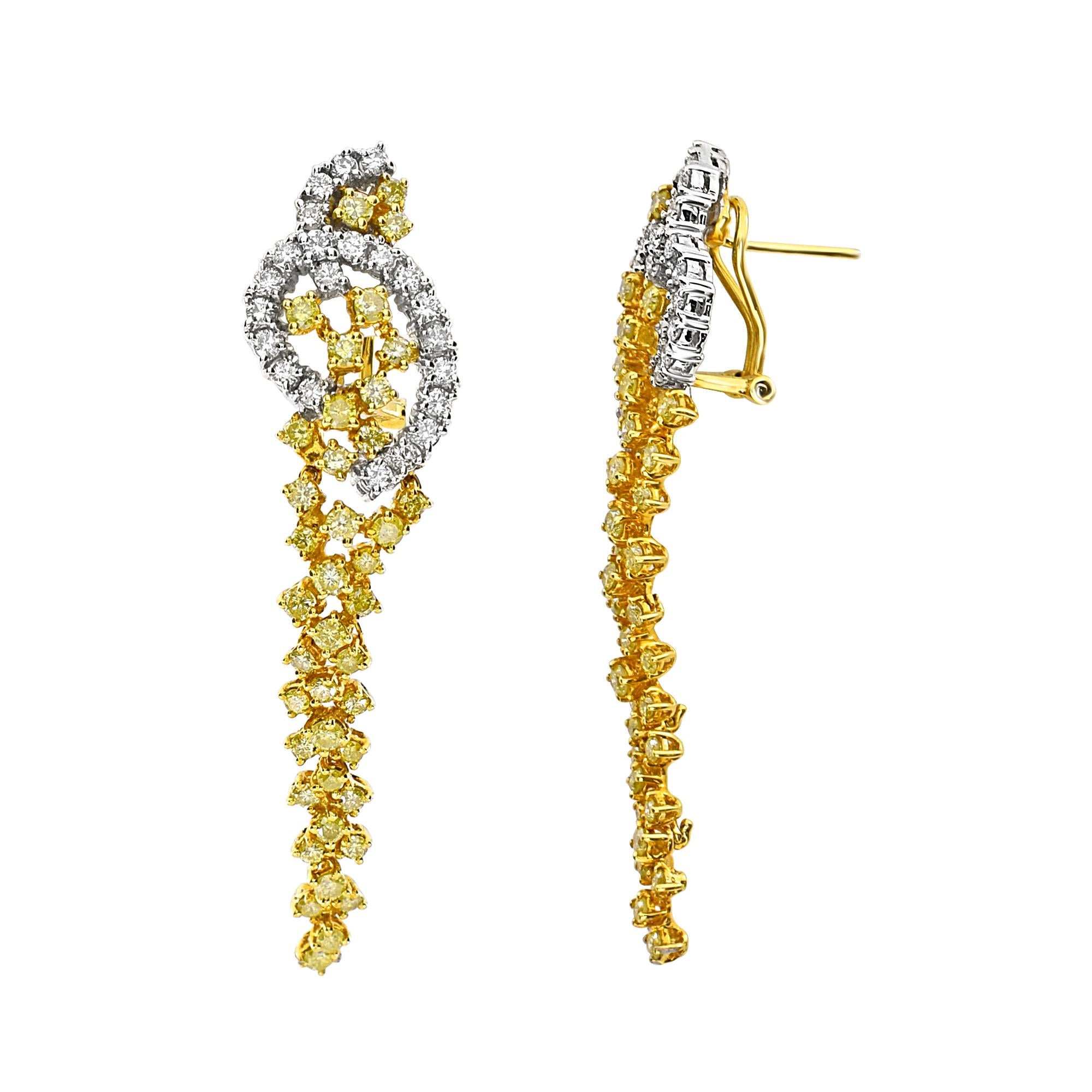 84 diamanti gialli: 2,51 carati
44 diamanti bianchi: 0,96 Carati
Metallo: Oro bianco e giallo 18 carati, 13,60 grammi