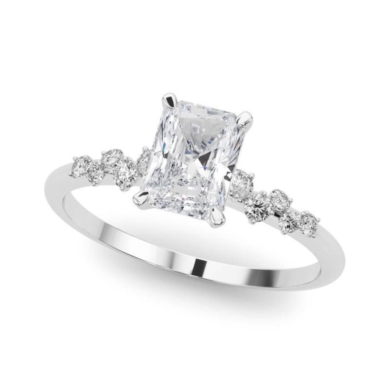 Taille radiant GIA 3.50 Carat Radiant Cluster Trellis Solitaire  Bague en diamant en vente