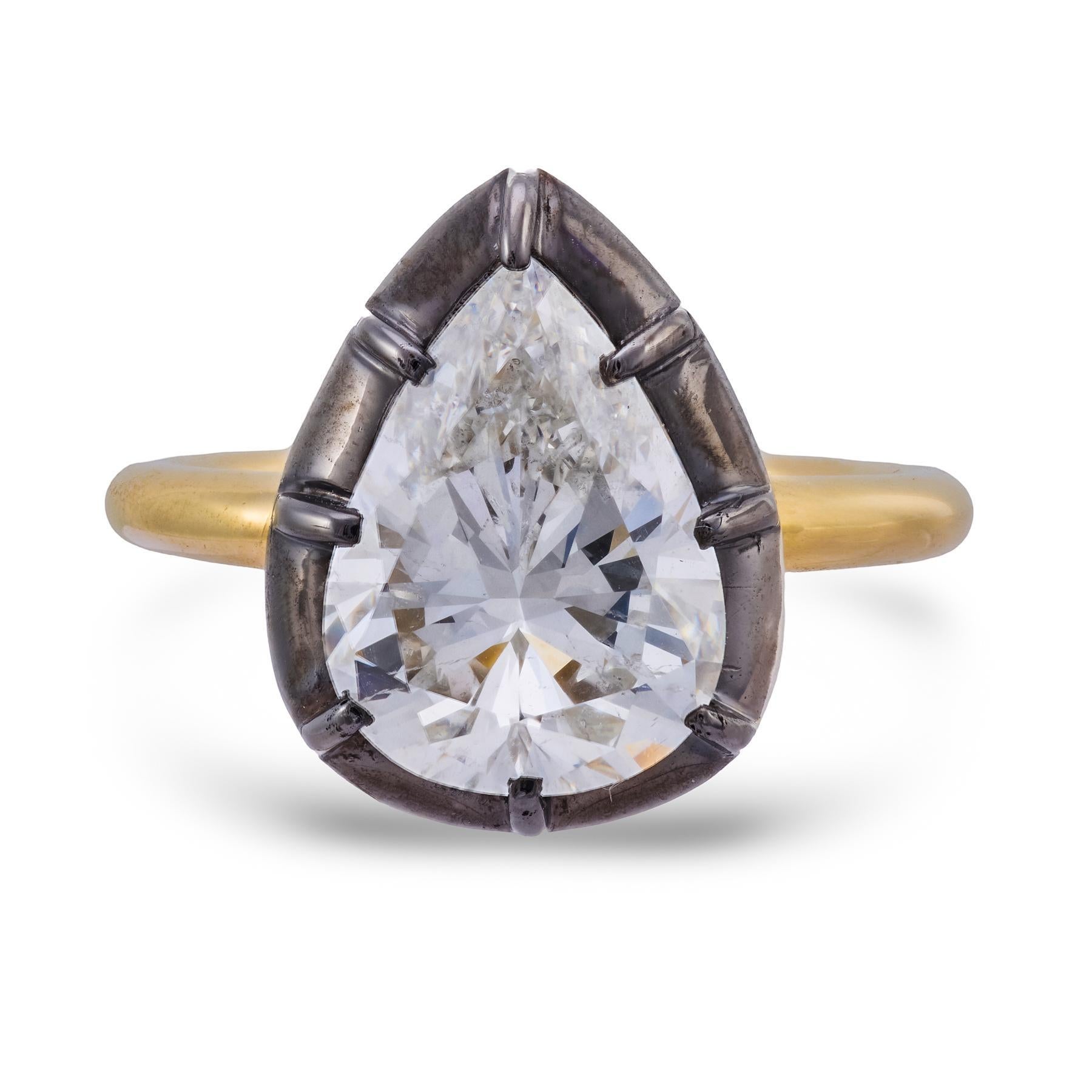 Moderno GIA Anello di fidanzamento in oro giallo 14k e platino con diamante a forma di pera da 3,52 carati in vendita