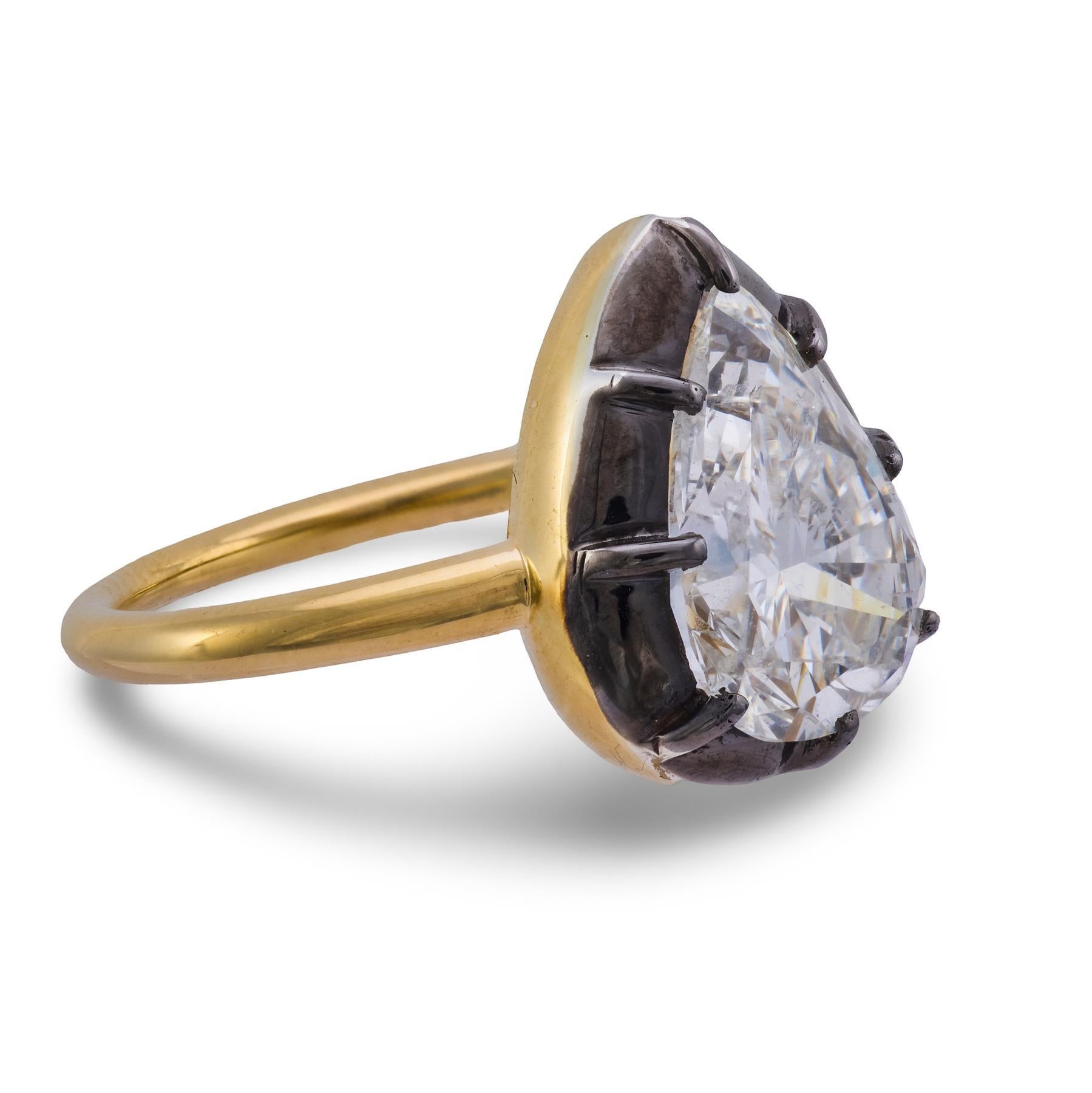 GIA Anello di fidanzamento in oro giallo 14k e platino con diamante a forma di pera da 3,52 carati In condizioni buone in vendita a Beverly Hills, CA