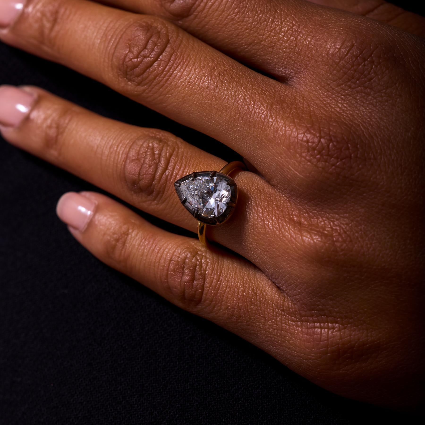 Donna GIA Anello di fidanzamento in oro giallo 14k e platino con diamante a forma di pera da 3,52 carati in vendita