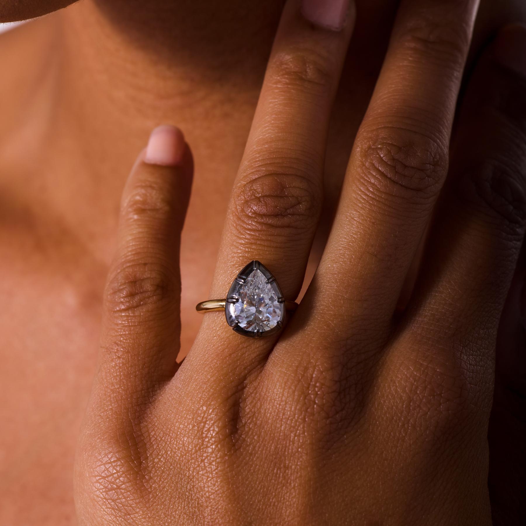 GIA Anello di fidanzamento in oro giallo 14k e platino con diamante a forma di pera da 3,52 carati in vendita 2