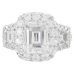 GIA 3,60 ct. Bague de fiançailles en platine avec diamant taille émeraude carat