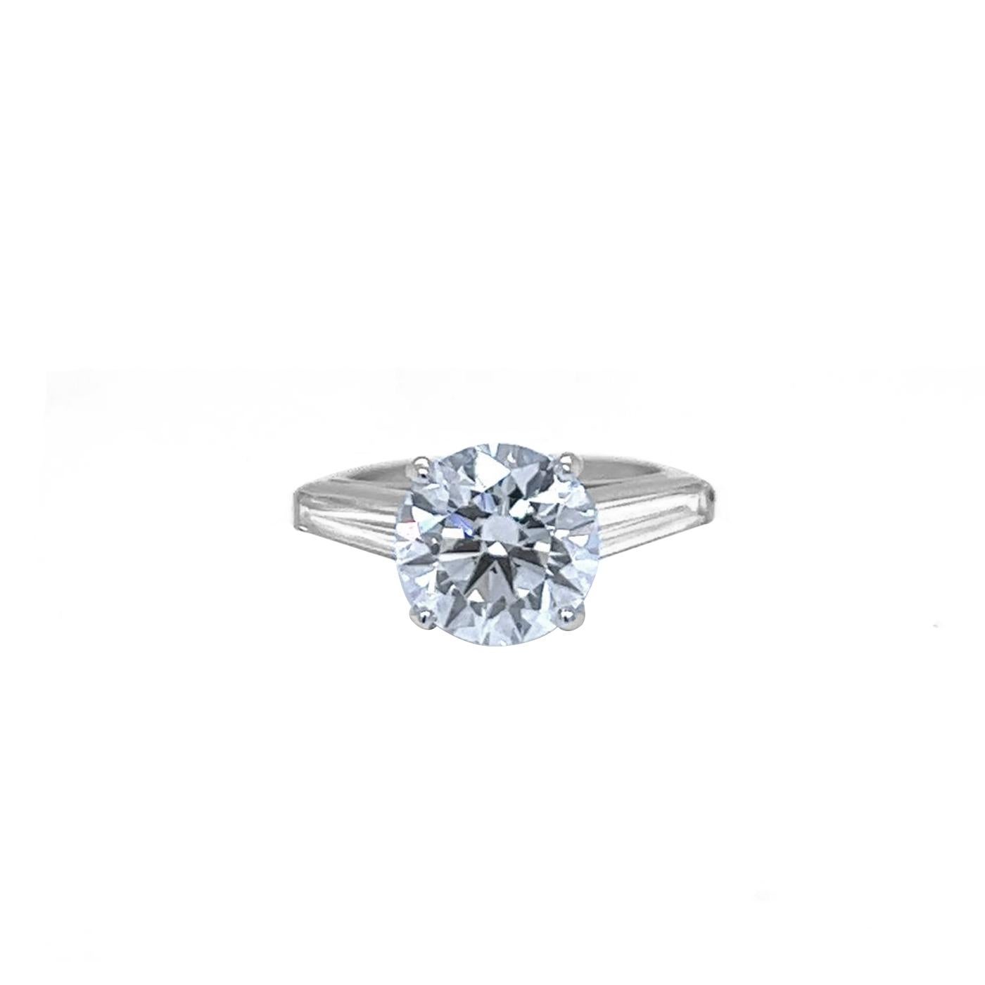 Modernist GIA 3.61ct Natural Round Shape Diamond Ring with 1.15ct Baguettes Side Diamonds For Sale