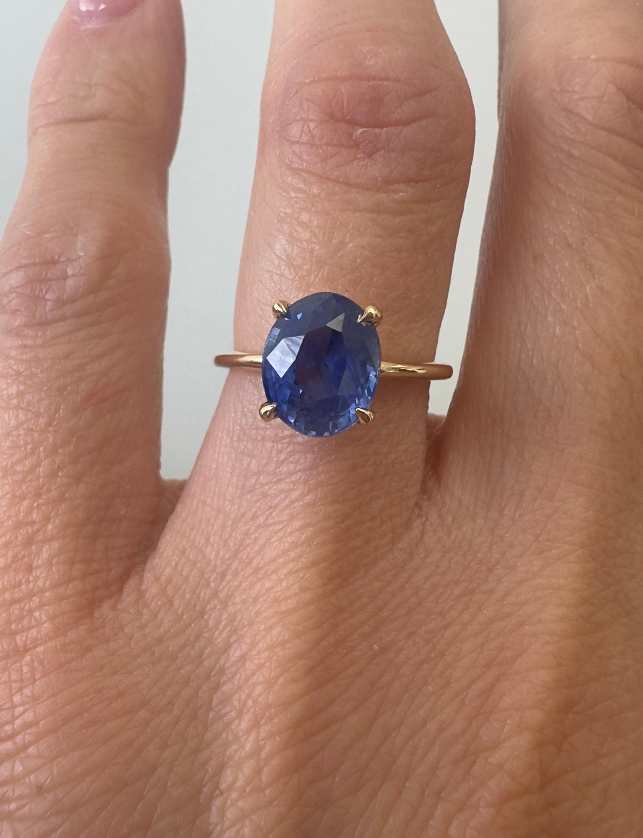 Bague en or jaune 18 carats avec saphir ovale bleu naturel du Sri Lanka de 3,61 carats certifié GIA Pour femmes en vente