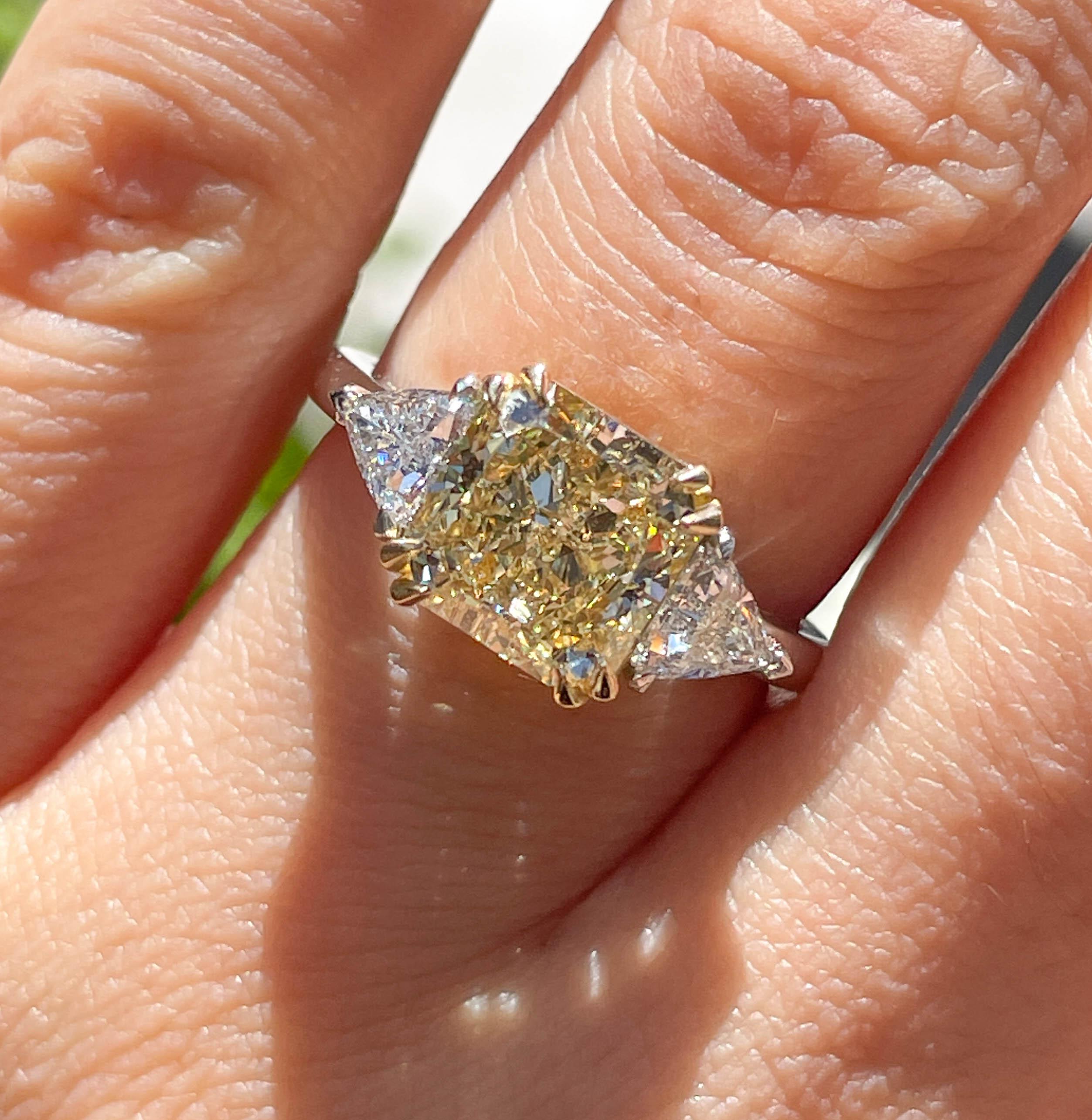 Platin-Verlobungsring, GIA 3,68 Karat Nachlass Fancy Gelber strahlender 3 Stein, Verlobungsring 11