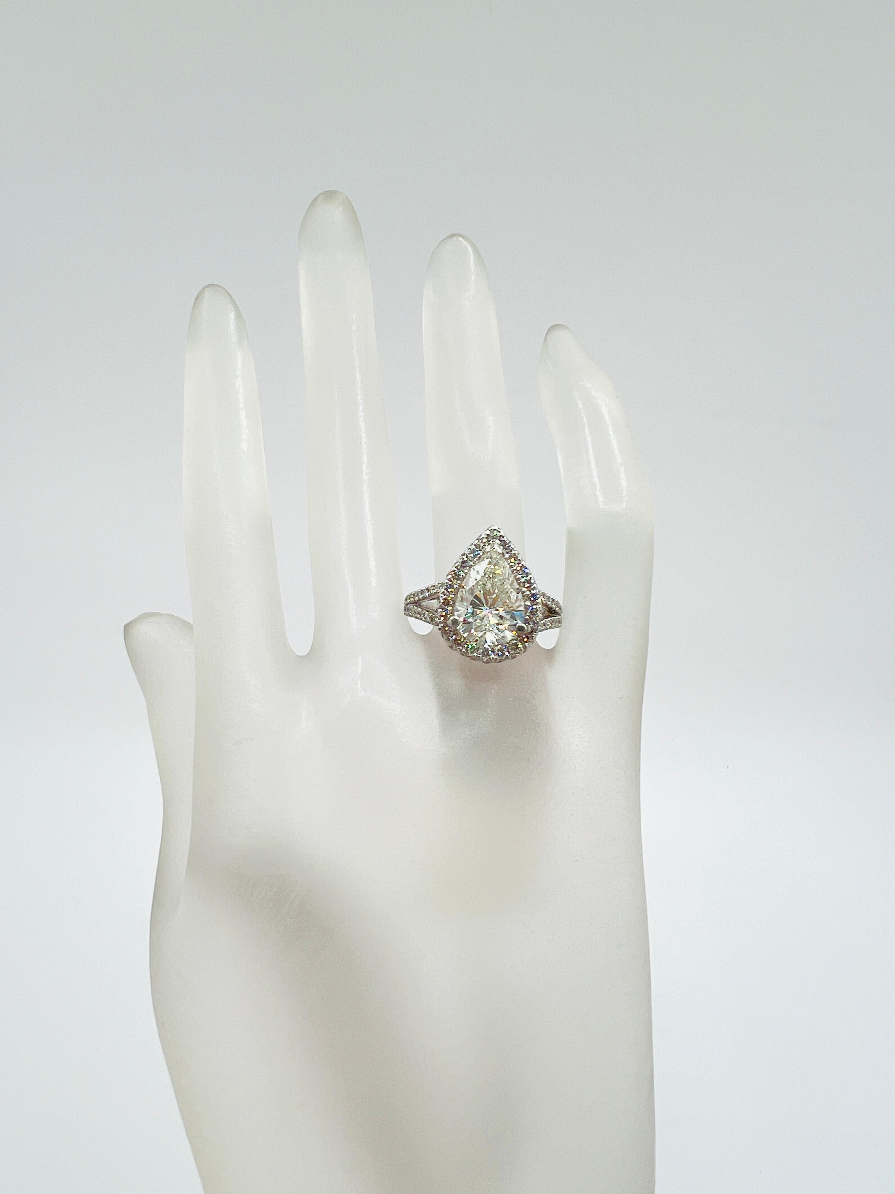 Taille poire Bague en platine avec diamant en forme de poire de 3,72 carats GIA en vente