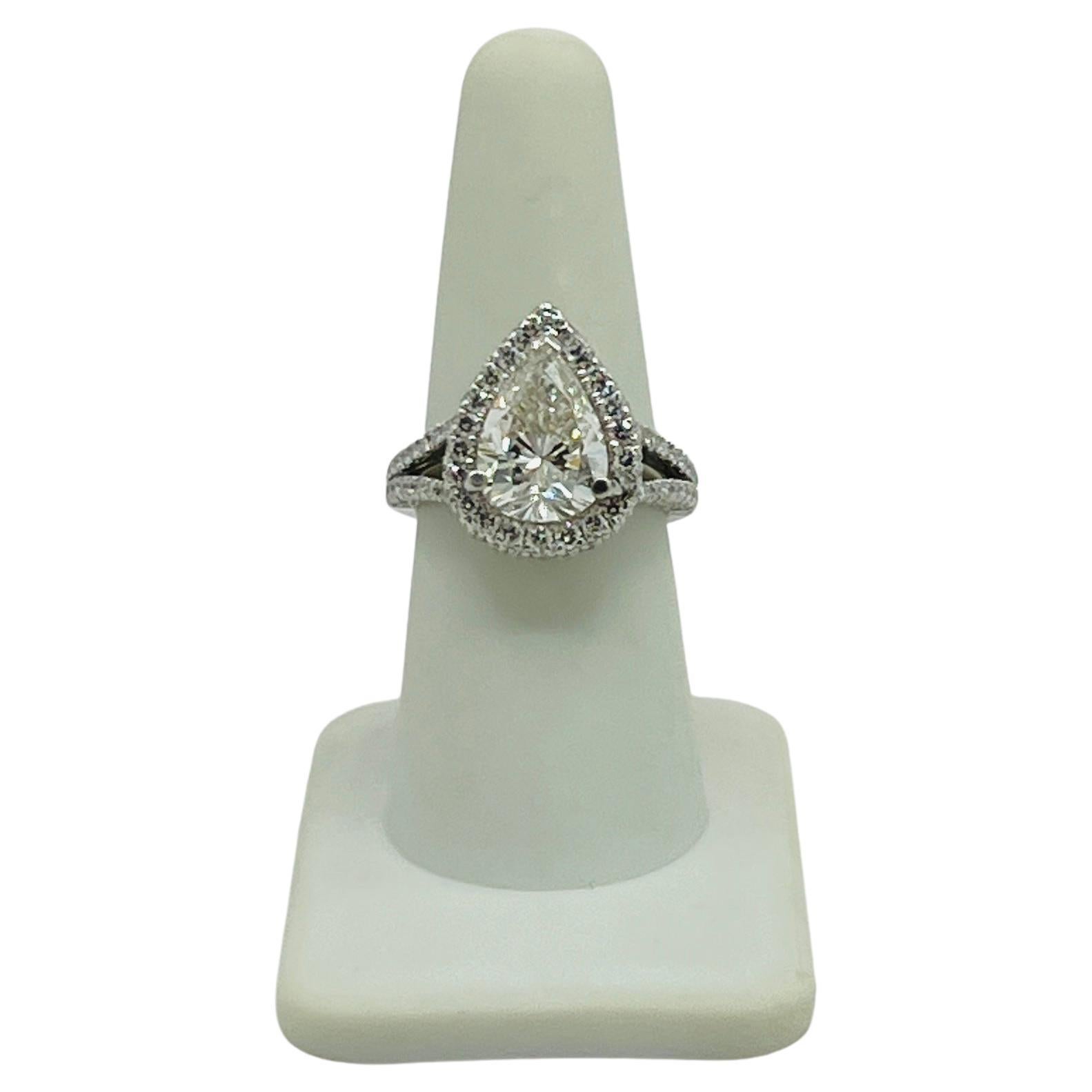Bague en platine avec diamant en forme de poire de 3,72 carats GIA en vente