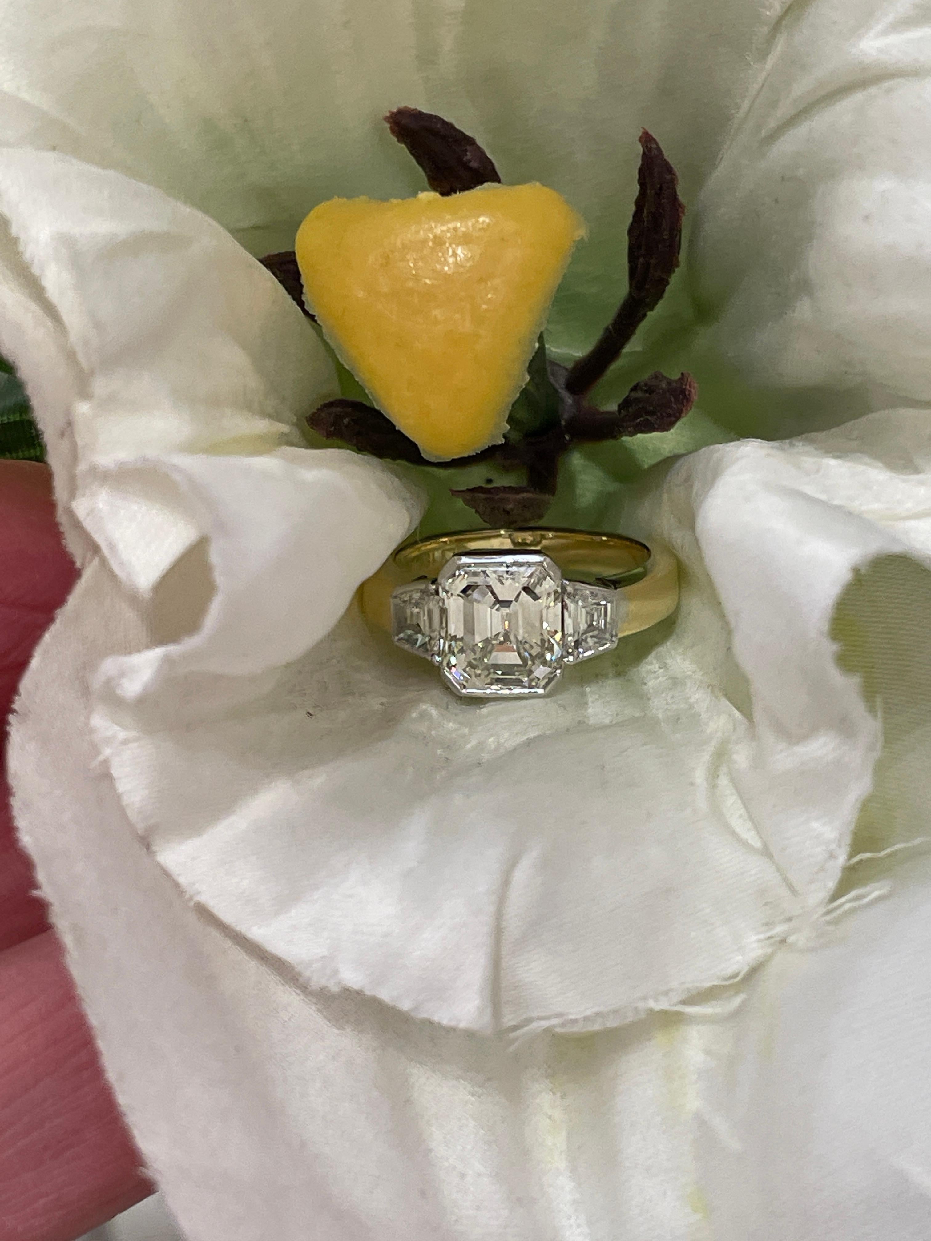 GIA 3.75CT Estate Vintage Emerald Diamond 3 Stone Engagement Wed Pl, 18KYG Ring For Sale 2