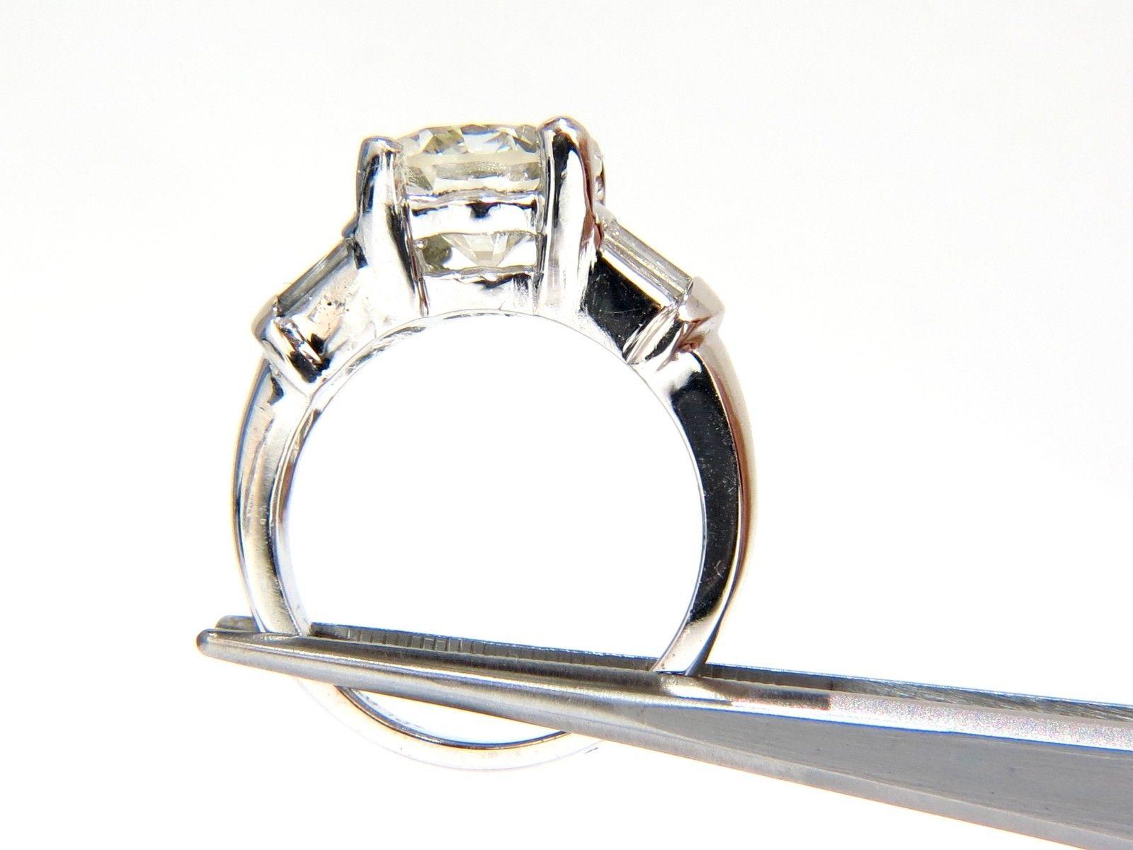 GIA 3.77 Carat Traditional Round Baguettes Diamond Ring Platinum VS2 K In New Condition For Sale In New York, NY