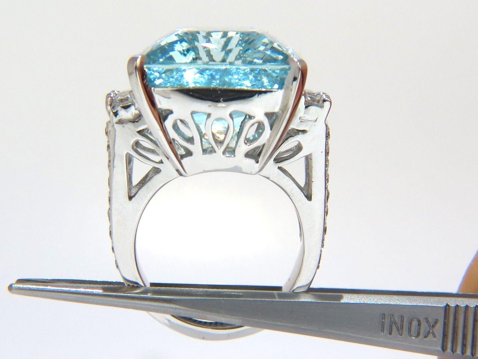 GIA 39.10 Carat Natural Cushion Cut Aquamarine Diamonds Ring 14 Karat Vivid Aqua In New Condition For Sale In New York, NY