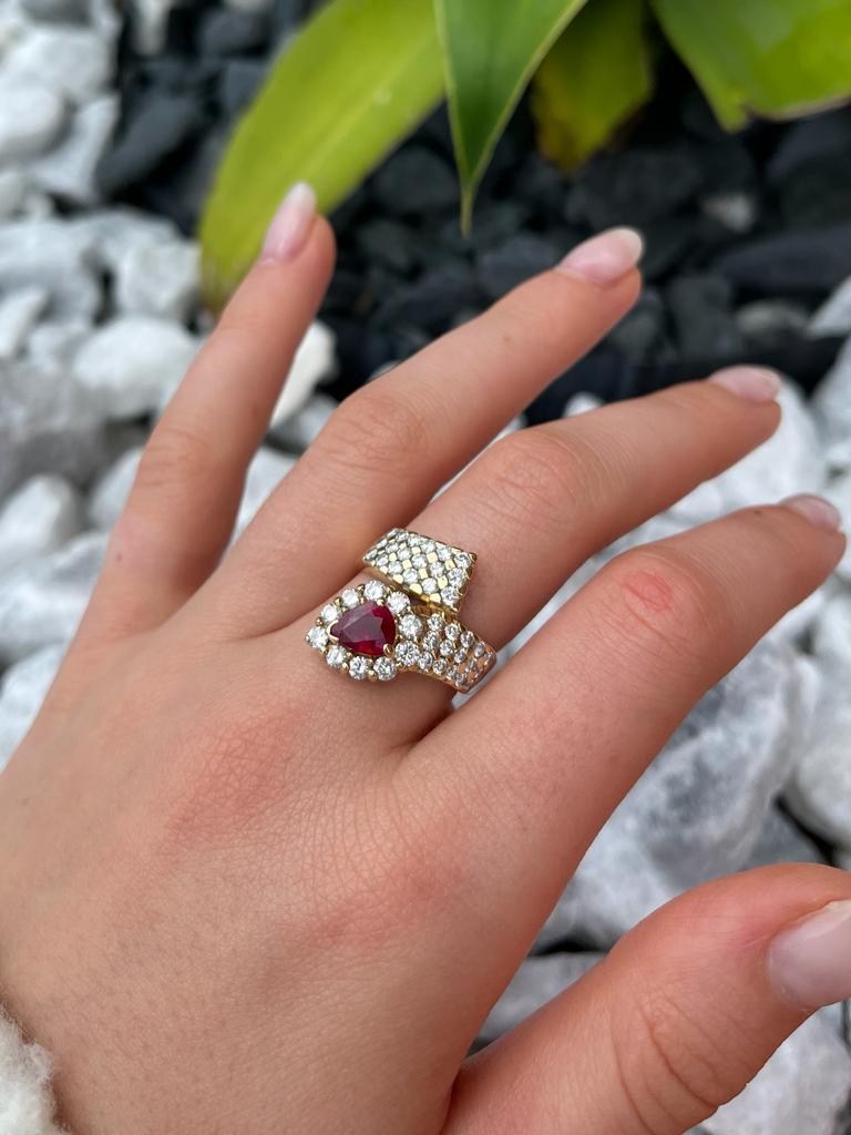 GIA 3.94ct Diamond Burma Ruby 18K Gold Arrow Bypass Ring In New Condition For Sale In Miami, FL