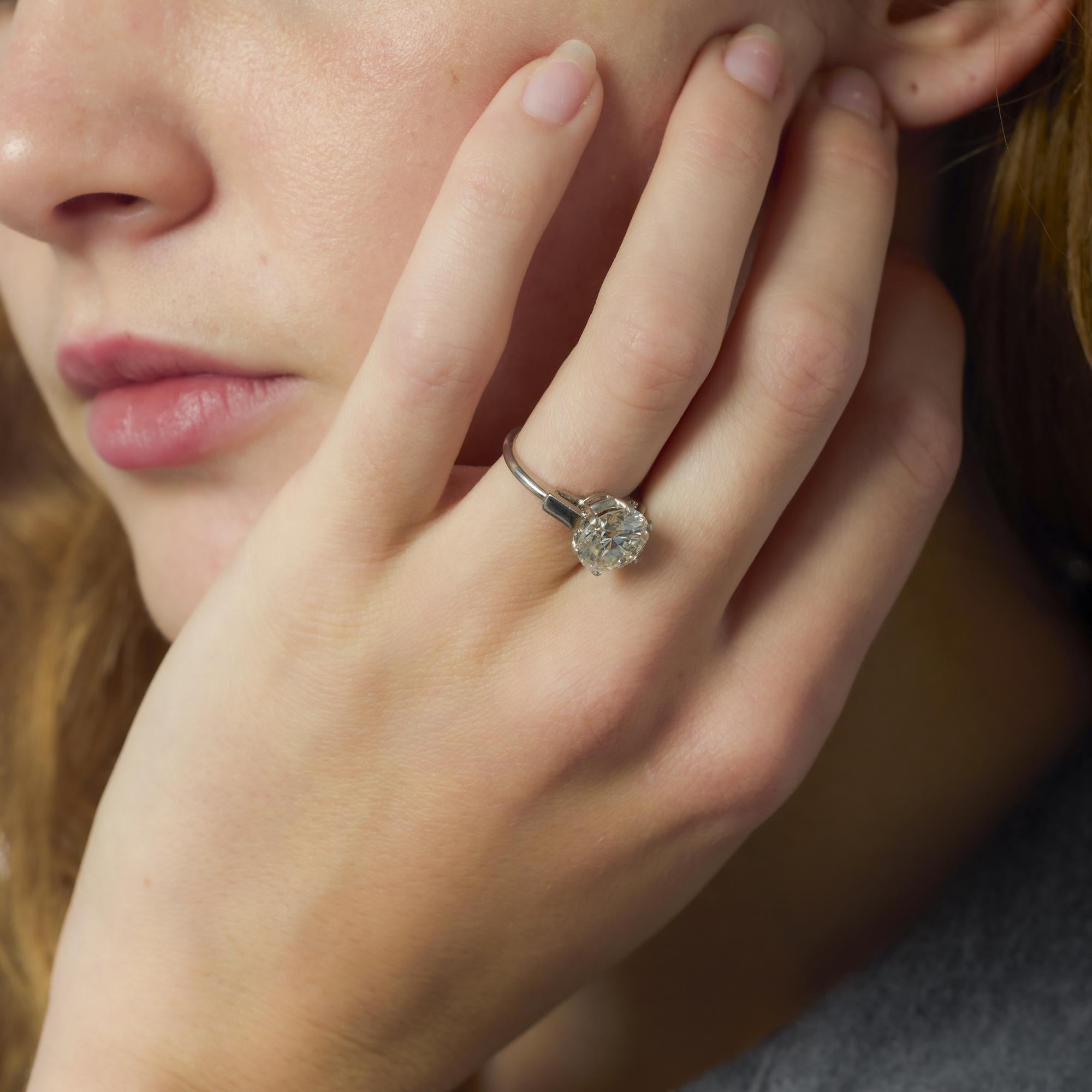 Contemporaneo GIA Anello di fidanzamento in platino con diamante rotondo taglio brillante da 3.98 carati in vendita