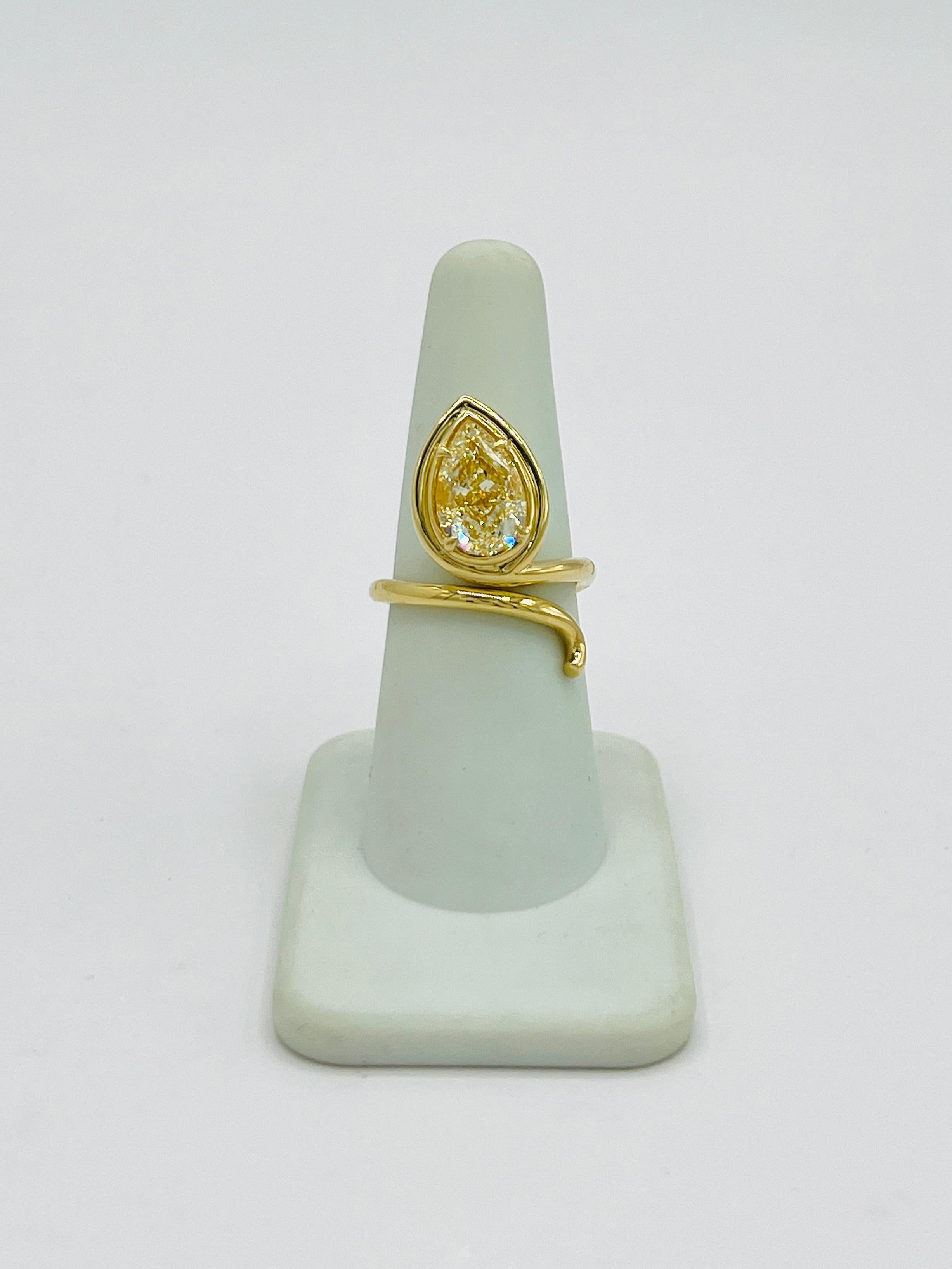 GIA 4 Carat Yellow Diamond Pear Snake Ring in 18K Yellow Gold In New Condition For Sale In Los Angeles, CA