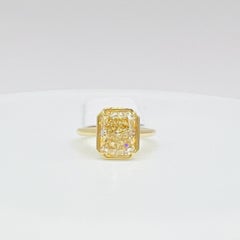 Bague à chaton radiant en or jaune 18 carats avec diamants jaunes de 4 carats certifiés GIA