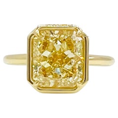 GIA 4 Karat Gelber Diamant-Ring mit strahlender Lünette aus 18 Karat Gelbgold