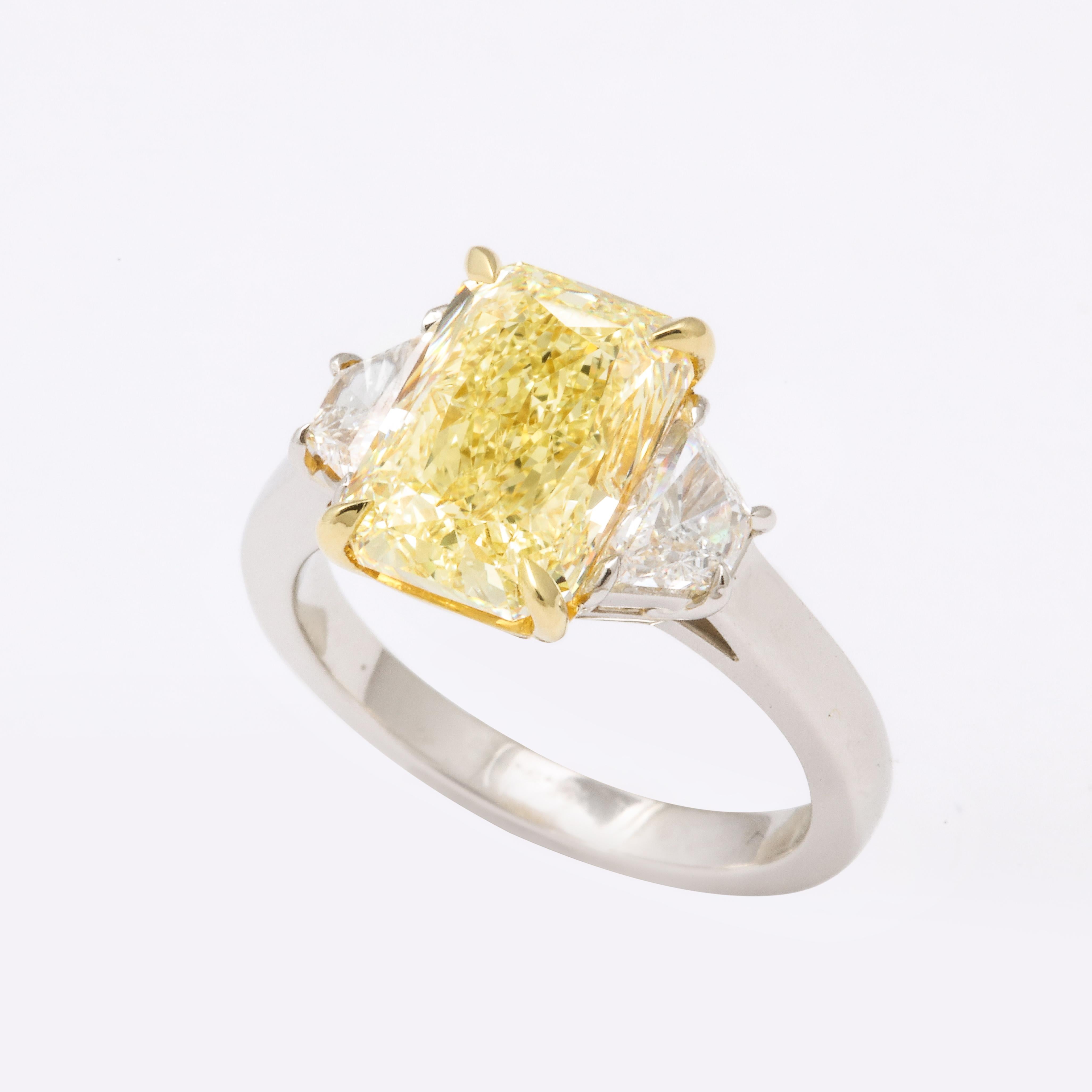 GIA 4 Carat Yellow Diamond Ring In New Condition In New York, NY