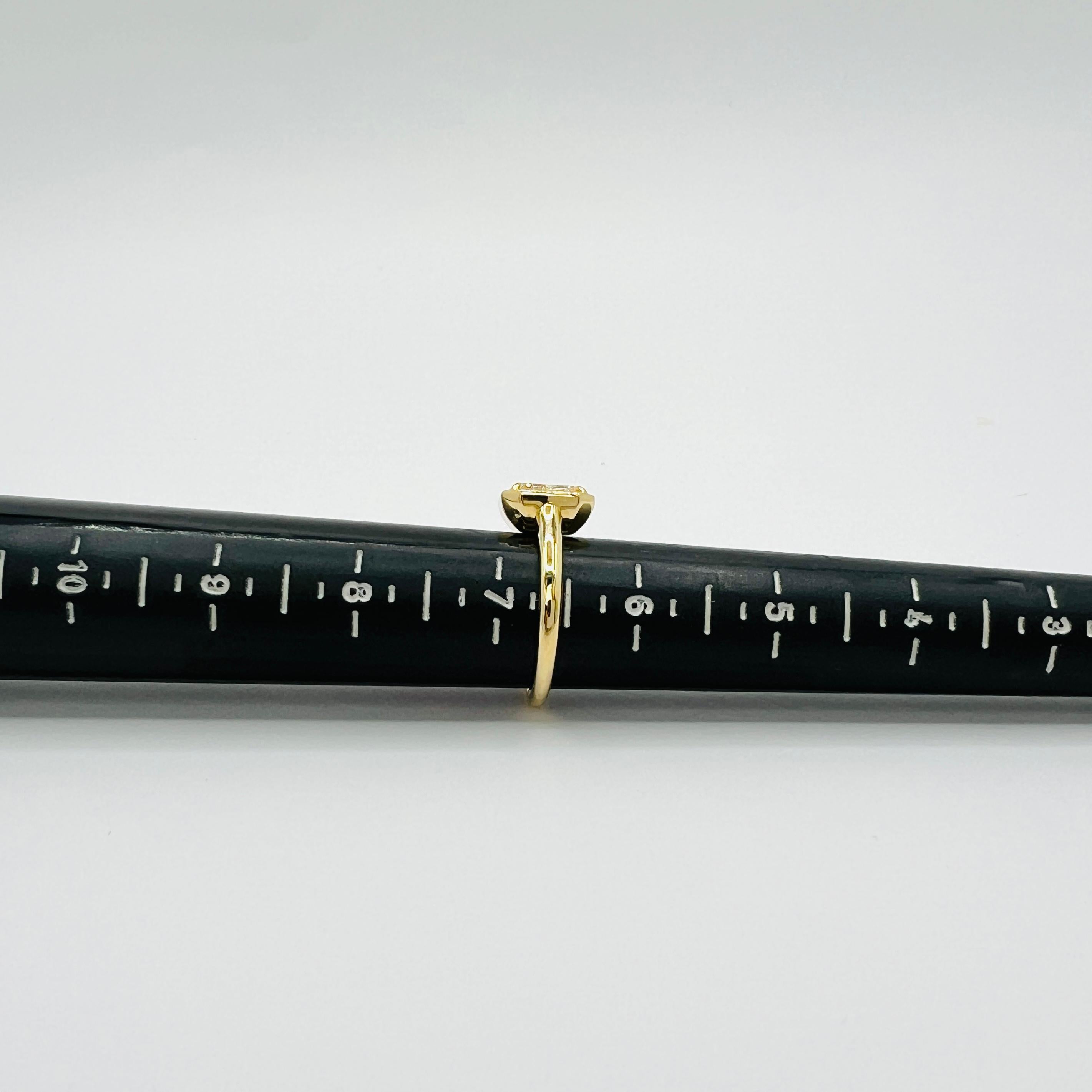 GIA 4 Carat Yellow Radiant Diamond Solitaire Ring in 18K Yellow Gold en vente 4