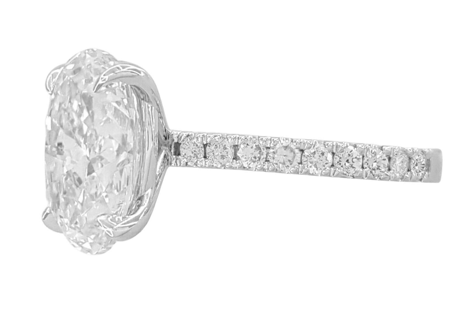 GIA 4 Karat E Farbe VS Reinheit Oval Brillantschliff Diamant 18K Weißgold Ring  (Ovalschliff) im Angebot