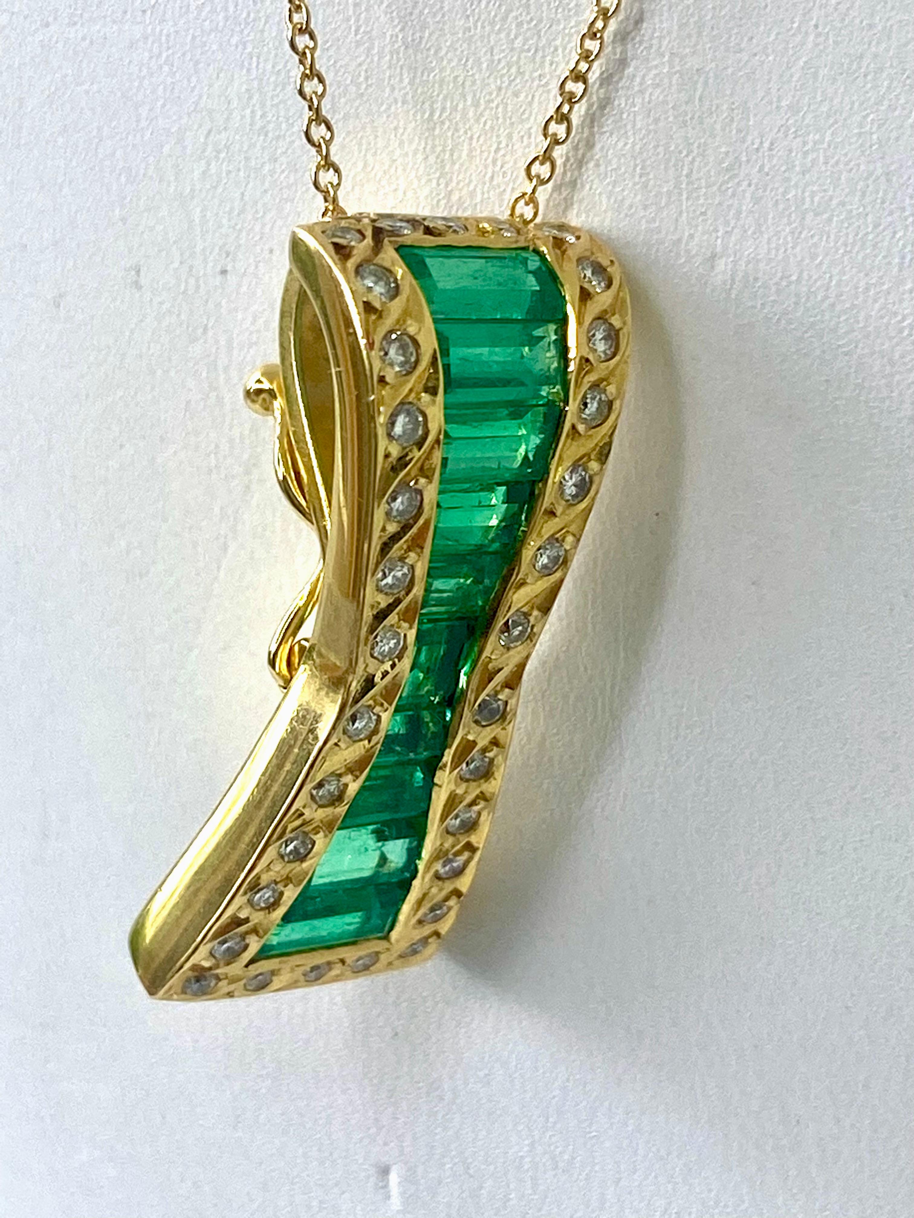 GIA 4.00 Carat Fine Muzo Colombian Emerald Pendant 18K Gold For Sale 1