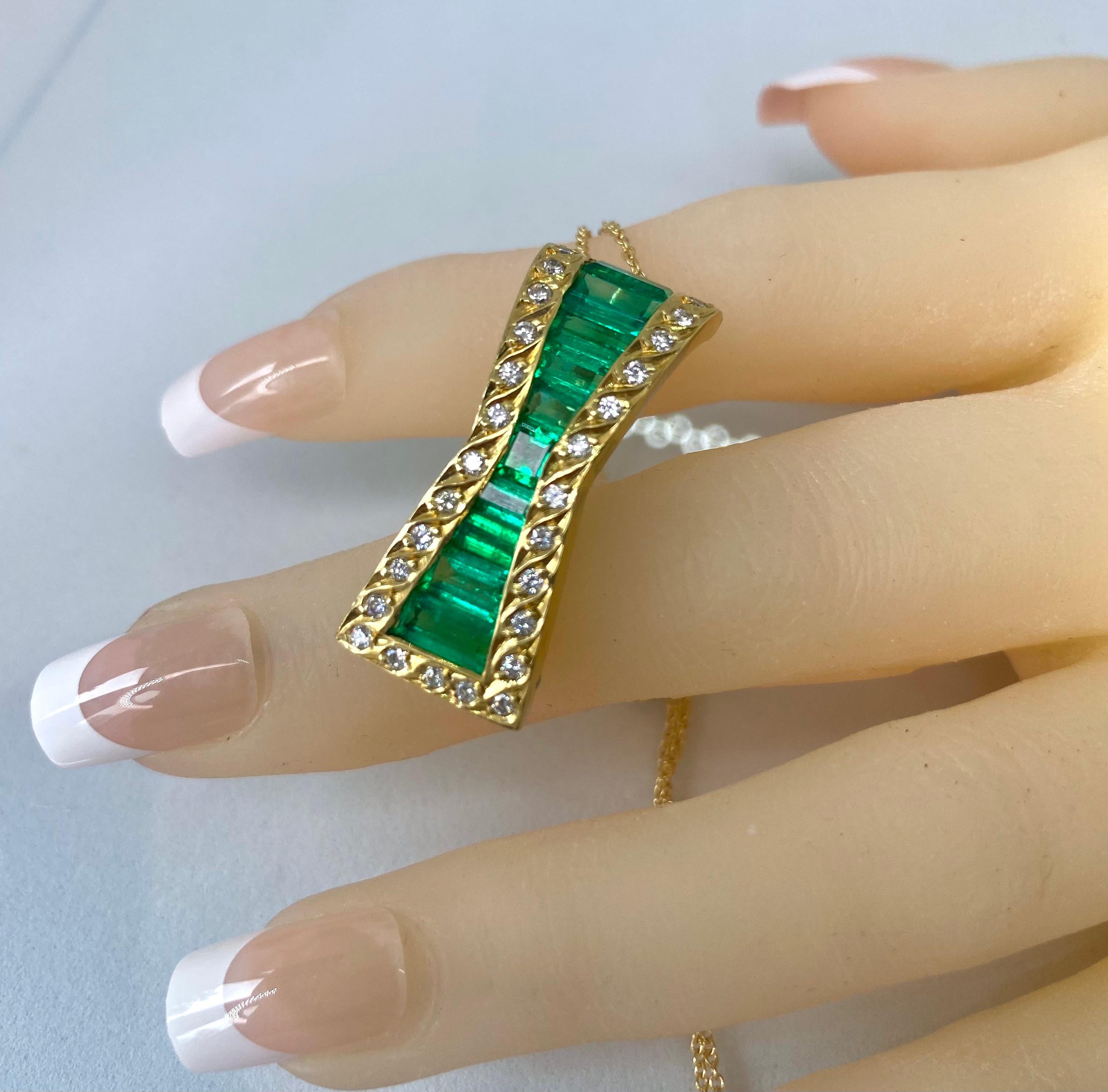 Baguette Cut GIA 4.00 Carat Fine Muzo Colombian Emerald Pendant 18K Gold For Sale