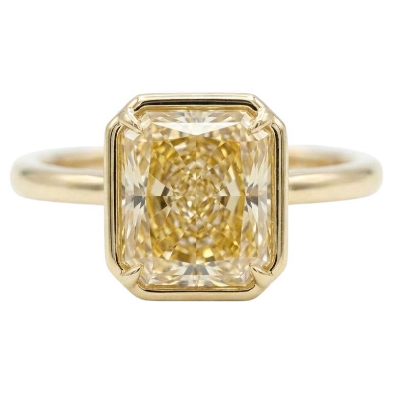 GIA 4.00 ct Radiant Diamond Ring in 18K Yellow Gold