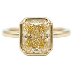 GIA 4.00 ct Radiant Diamond Ring in 18K Yellow Gold