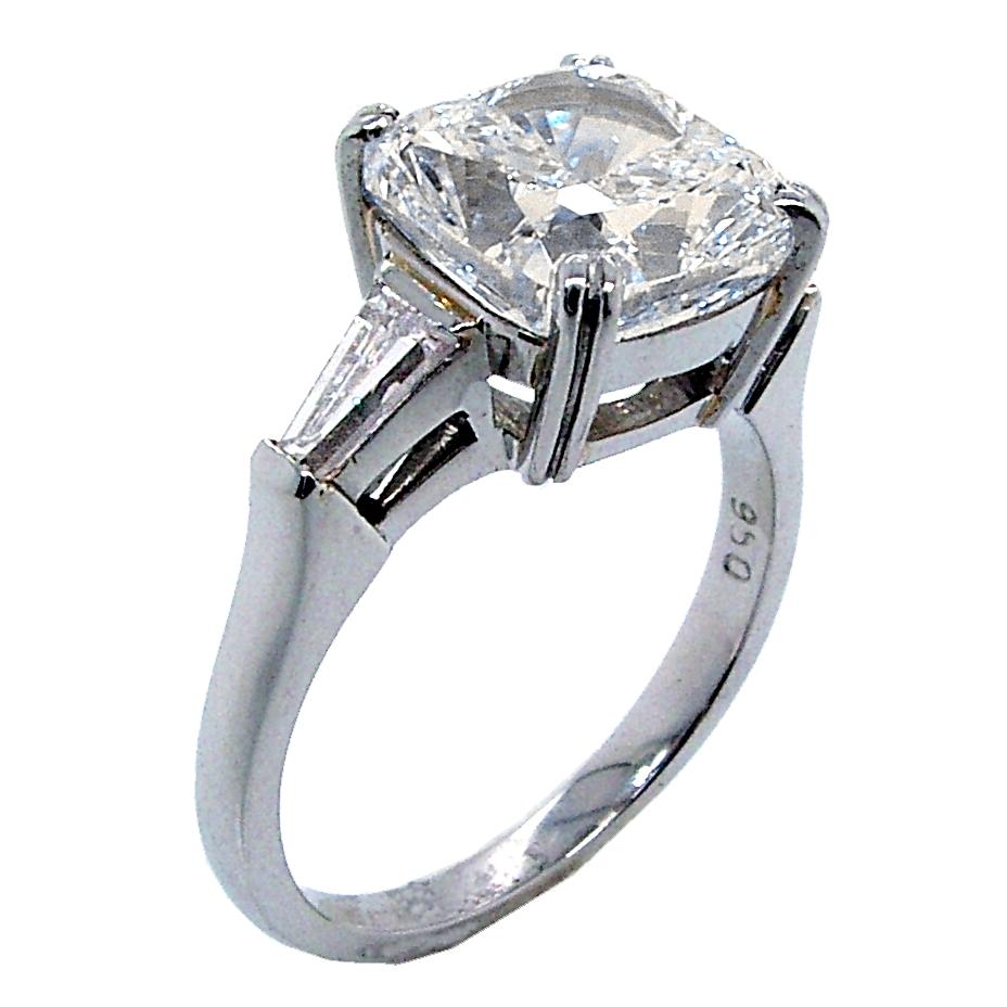 GIA 4.01 Carat H/VS2 Cushion Cut Diamond Platinum 3-Stone Engagement Ring In New Condition For Sale In Los Angeles, CA
