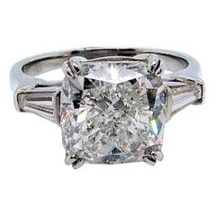GIA 4,01 Karat H/VS2 Kissenschliff Diamant Platin 3-Stein Verlobungsring