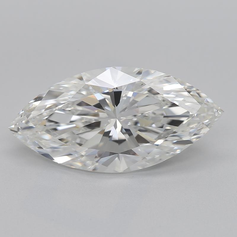 Fabriquée à la main à New York, cette superbe bague en diamant séduit par son design enchanteur, réalisé de main de maître en or blanc. En son cœur se trouve un magnifique diamant marquise pesant 4,01, classé H et SI1, garantissant une brillance et