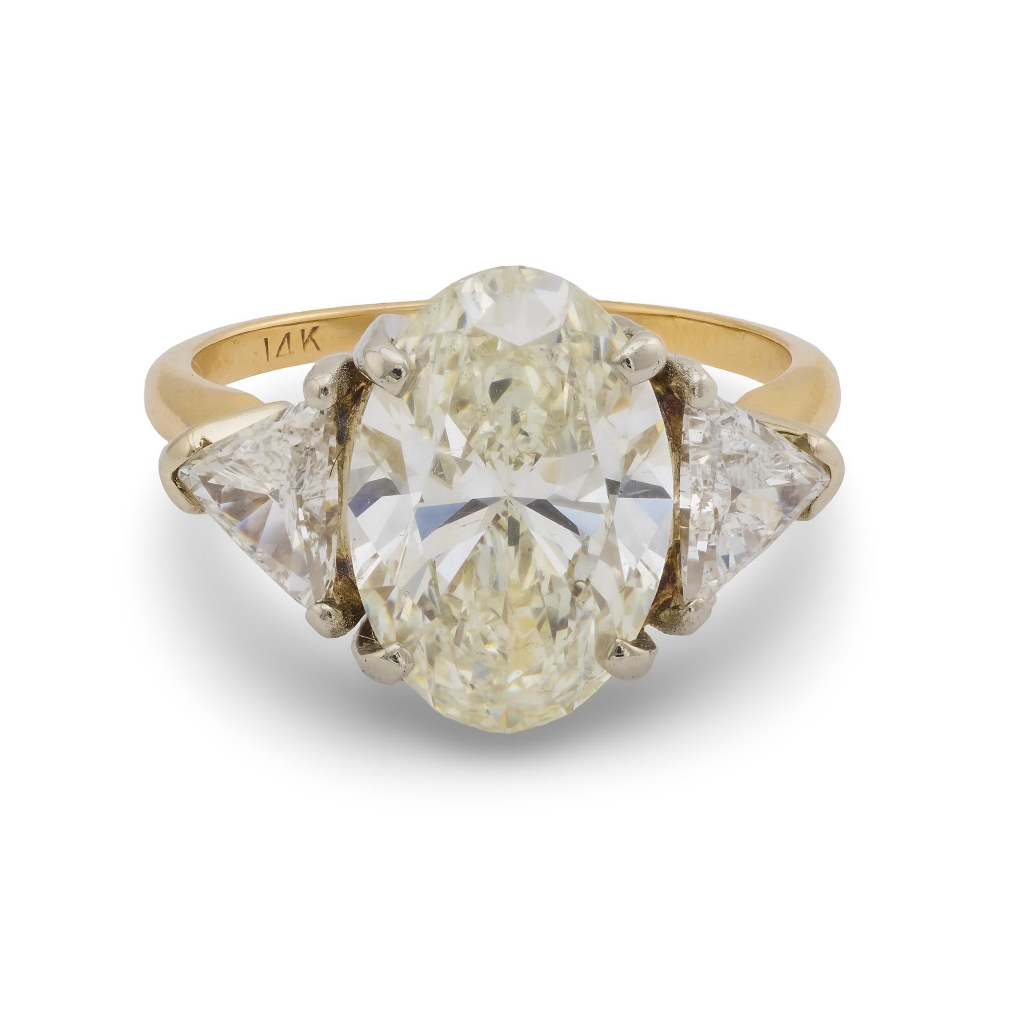 Contemporain Bague de fiançailles en or jaune et blanc GIA 4,01 carats diamant taille ovale 14k en vente