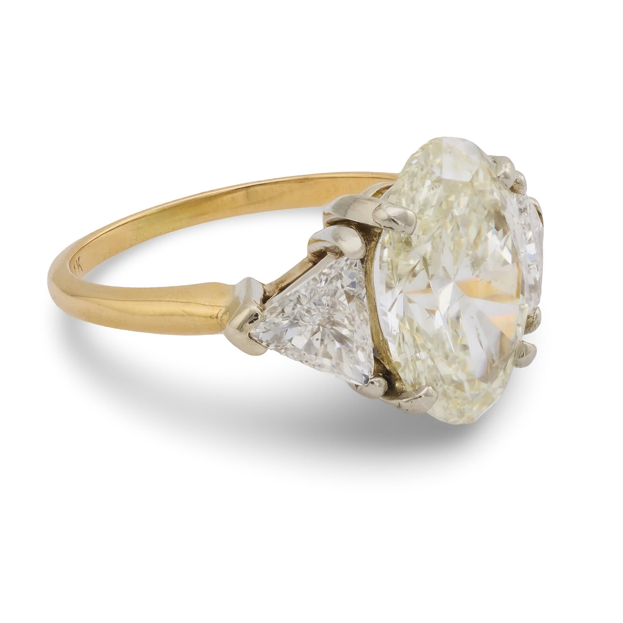 Bague de fiançailles en or jaune et blanc GIA 4,01 carats diamant taille ovale 14k Bon état - En vente à Beverly Hills, CA