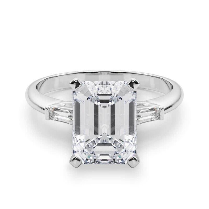 Taille émeraude GIA 4.01ct Emerald Three-Stone Tapered Baguette 18K White Gold Diamond Ring (bague à diamants en or blanc) en vente