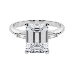 GIA 4,01ct Smeraldo a tre pietre Baguette affusolata Anello con diamanti in oro bianco 18 carati