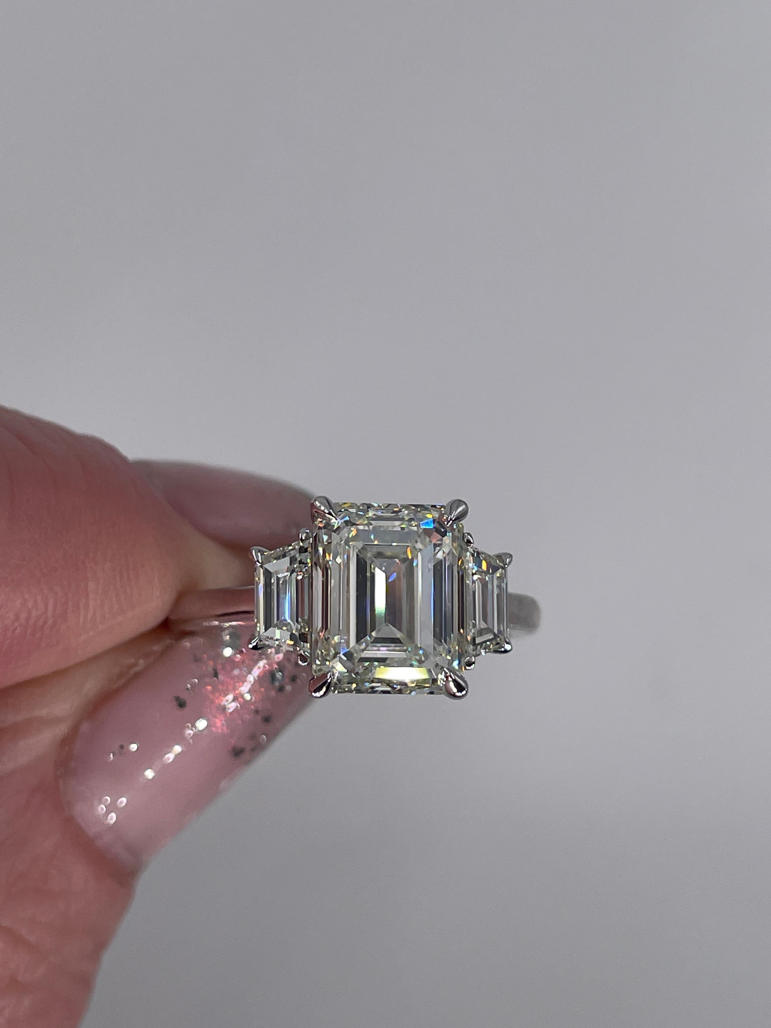 Women's GIA 4.01CT Estate Vintage Emerald Diamond 3 Stone Engagement Wedding Plat Ring For Sale