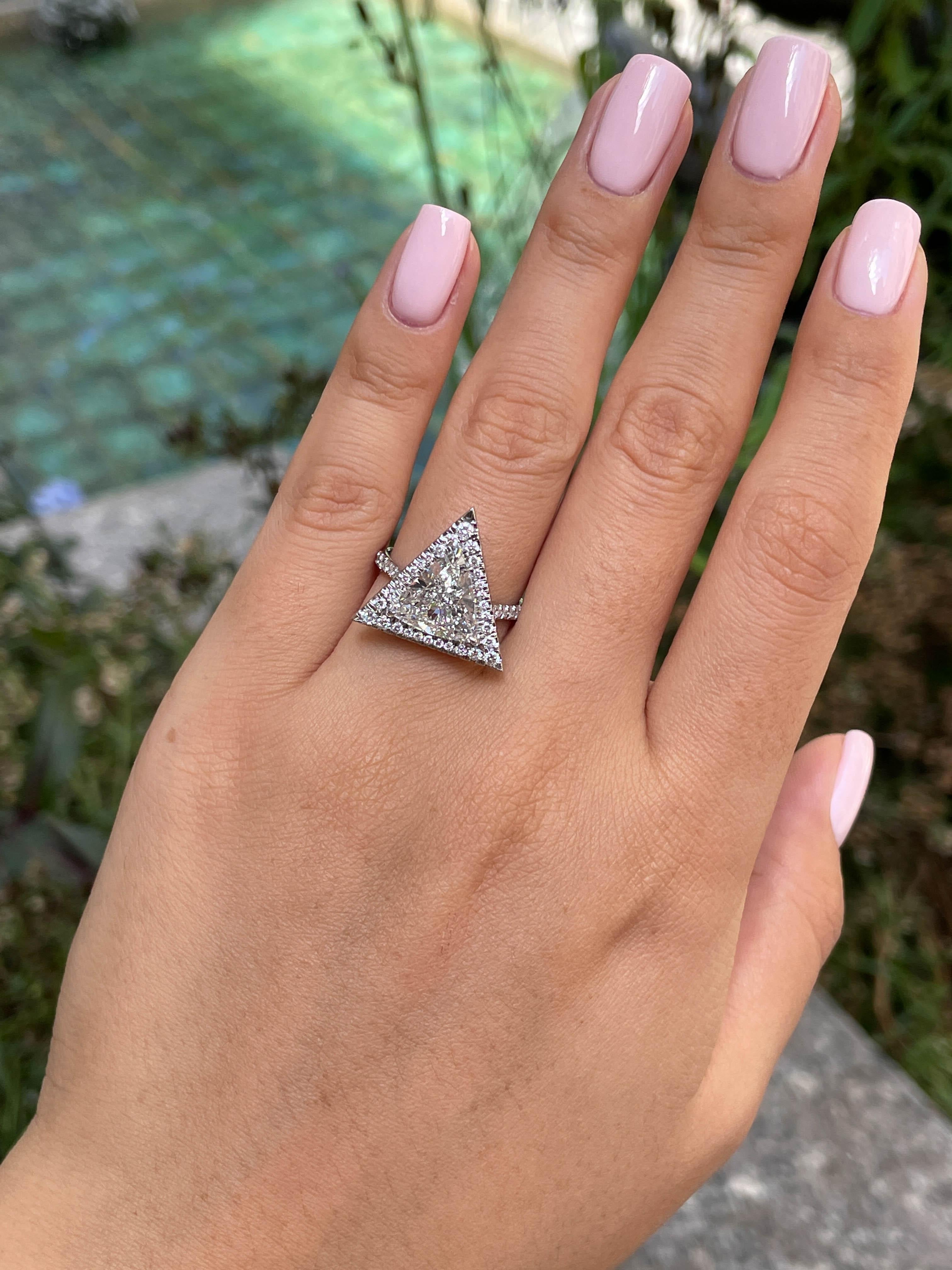 Women's GIA 4.01ct Estate Vintage Trillion Diamond Halo Engagement Wedding Platinum Ring For Sale