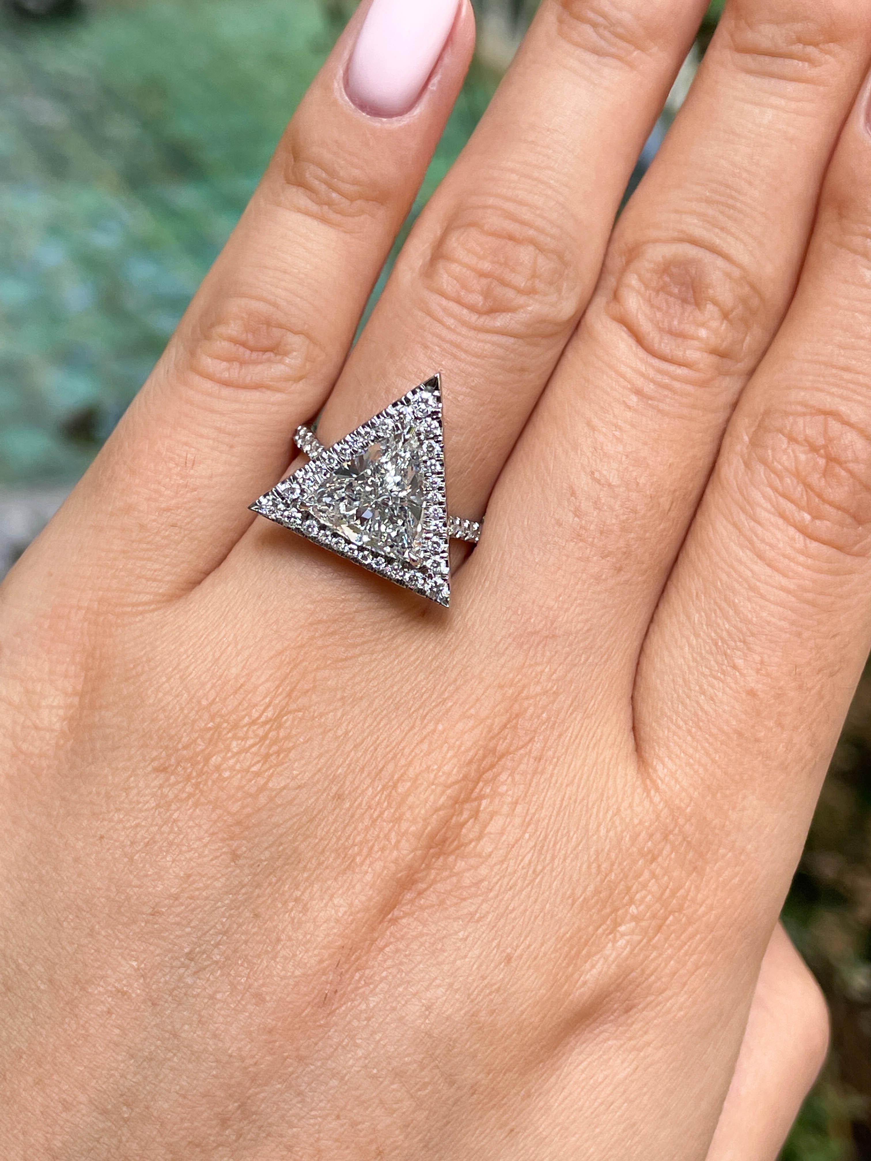 GIA 4.01ct Estate Vintage Trillion Diamond Halo Engagement Wedding Platinum Ring For Sale 1
