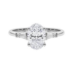 GIA Bague en or blanc avec diamant ovale de 4,01ct à trois pierres et baguette conique 18K