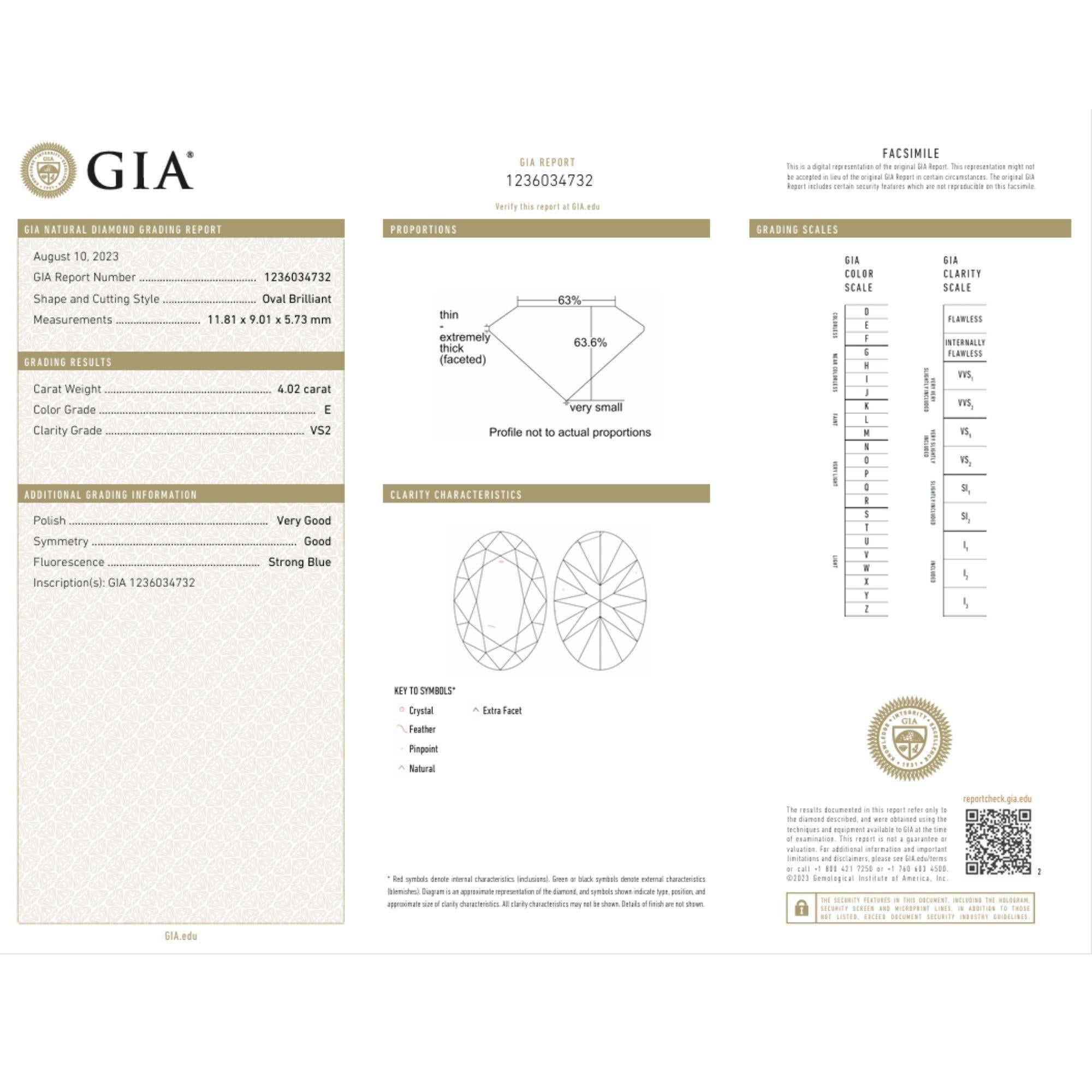 Donna GIA 4,02 carati di diamante taglio ovale E/VS2 Anello sidestone a mezza luna con tre pietre in vendita