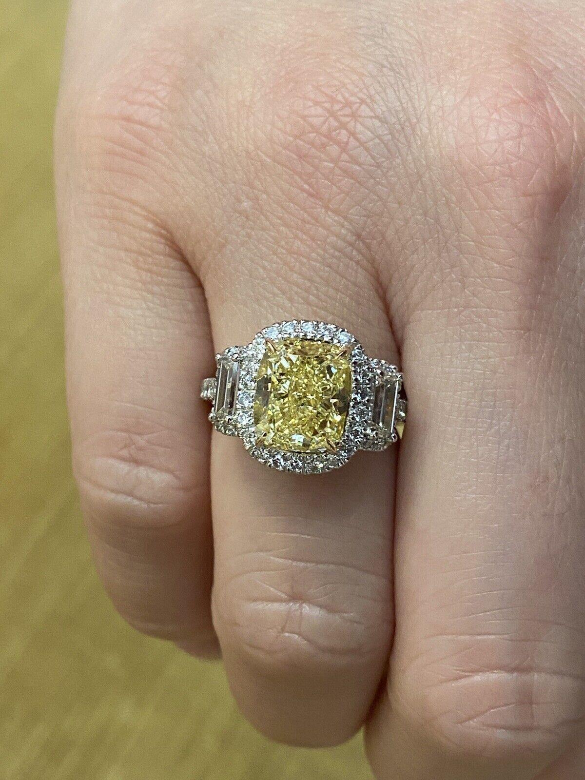 GIA 4.02 Carat Fancy Yellow Cushion VS1 Diamond Ring in Platinum and 18k Gold In Excellent Condition For Sale In La Jolla, CA