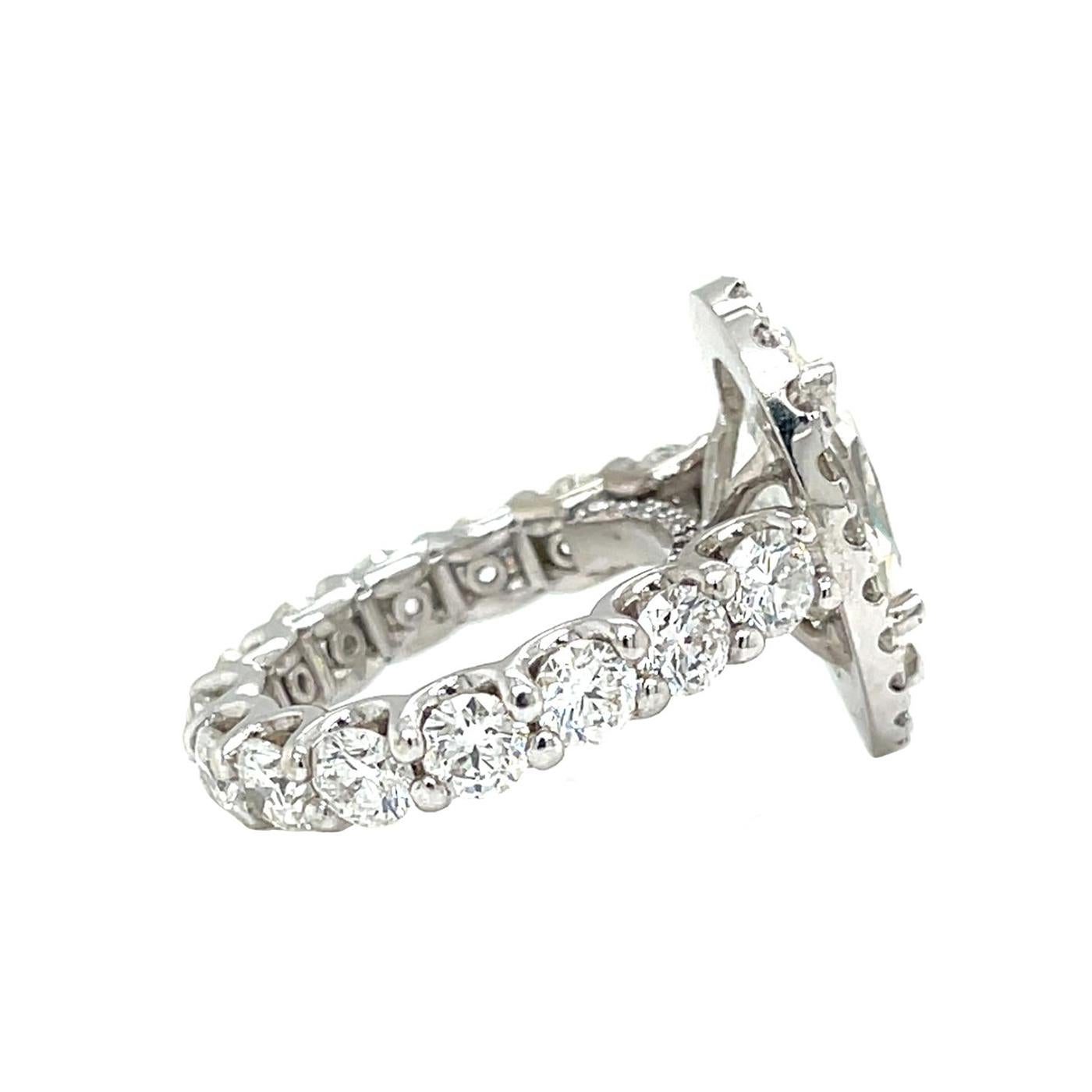 GIA Anello con diamanti a forma di pera da 4,02 carati Diamanti rotondi da 3,50 carati Fascia di eternità in oro 14K in vendita 4