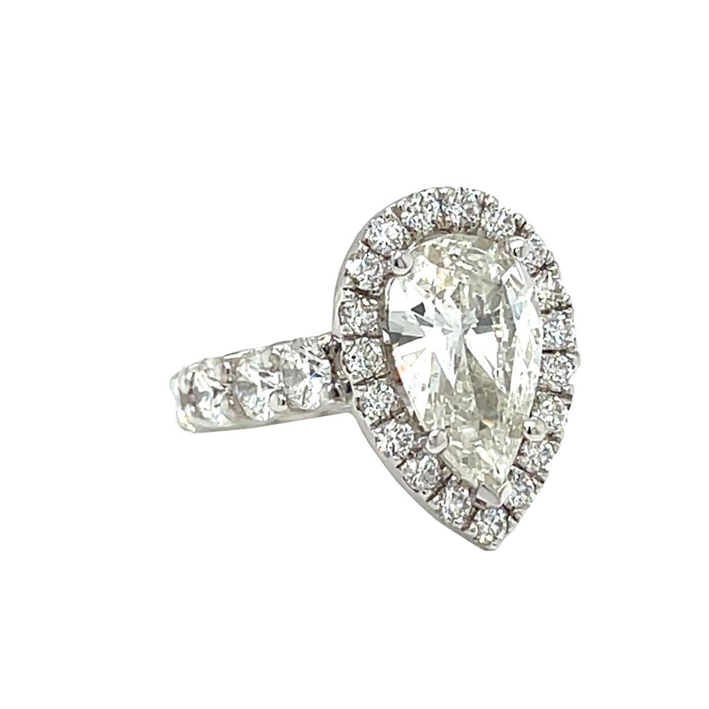 GIA Anello con diamanti a forma di pera da 4,02 carati Diamanti rotondi da 3,50 carati Fascia di eternità in oro 14K in vendita 5