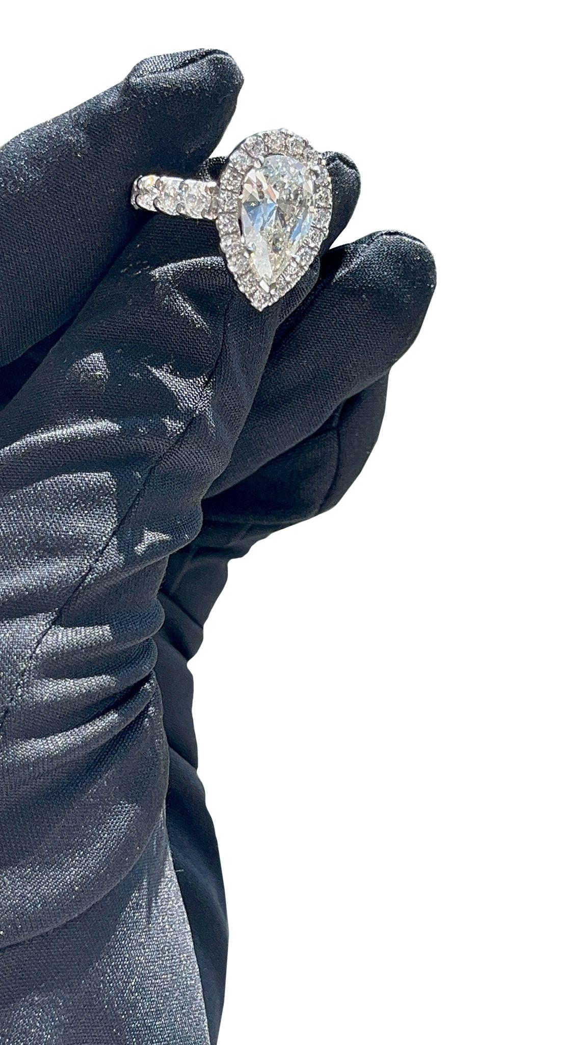 GIA Anello con diamanti a forma di pera da 4,02 carati Diamanti rotondi da 3,50 carati Fascia di eternità in oro 14K in vendita 7