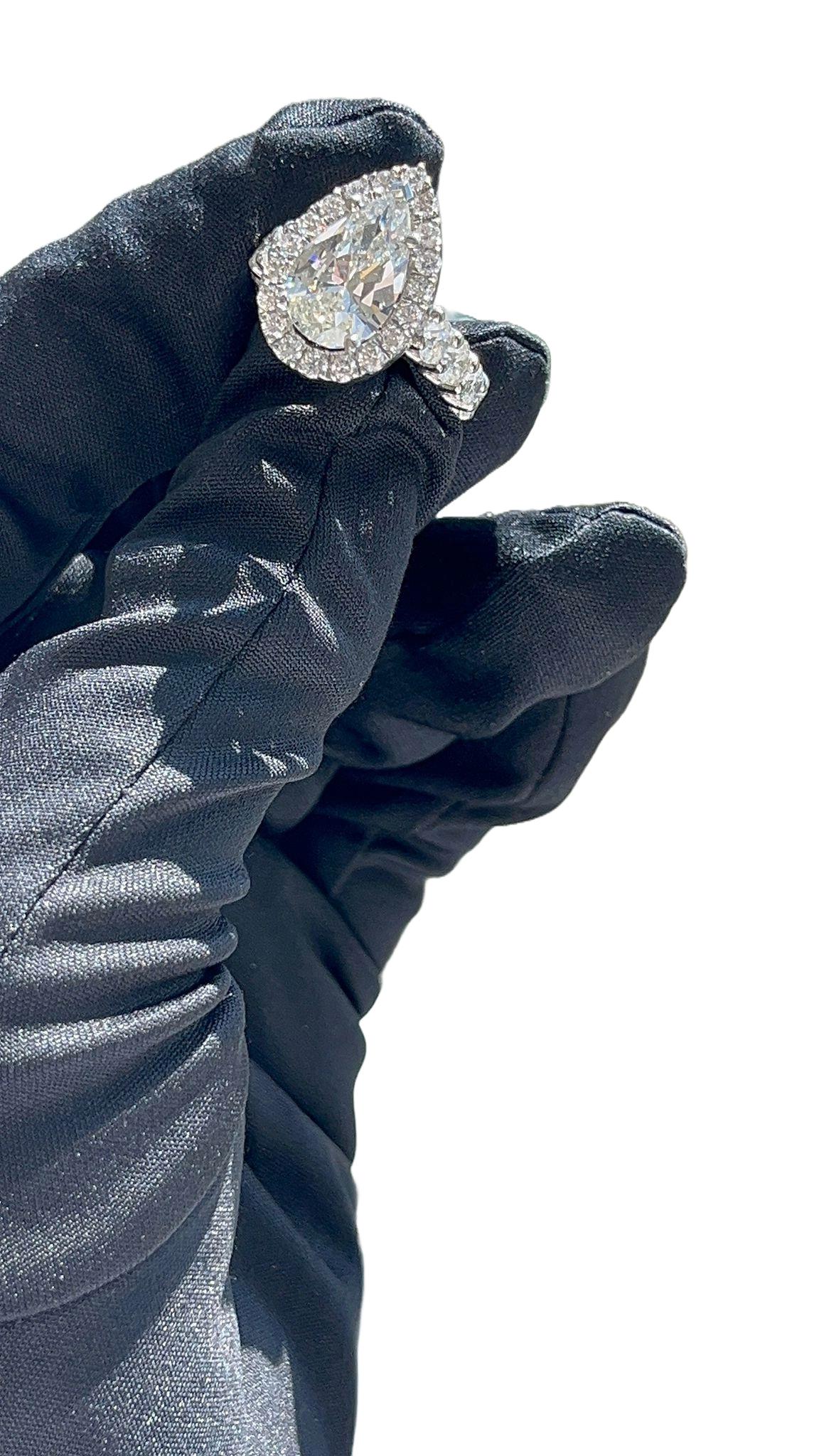 GIA Anello con diamanti a forma di pera da 4,02 carati Diamanti rotondi da 3,50 carati Fascia di eternità in oro 14K in vendita 9