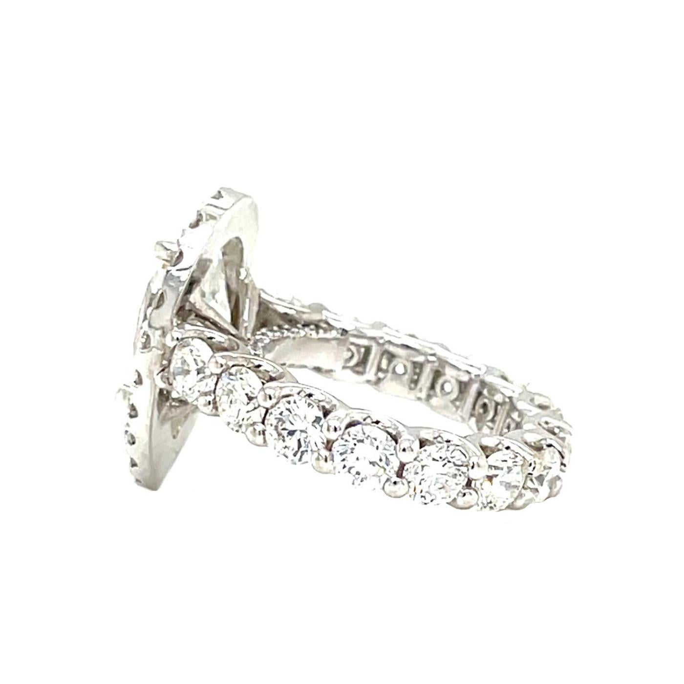 Donna GIA Anello con diamanti a forma di pera da 4,02 carati Diamanti rotondi da 3,50 carati Fascia di eternità in oro 14K in vendita