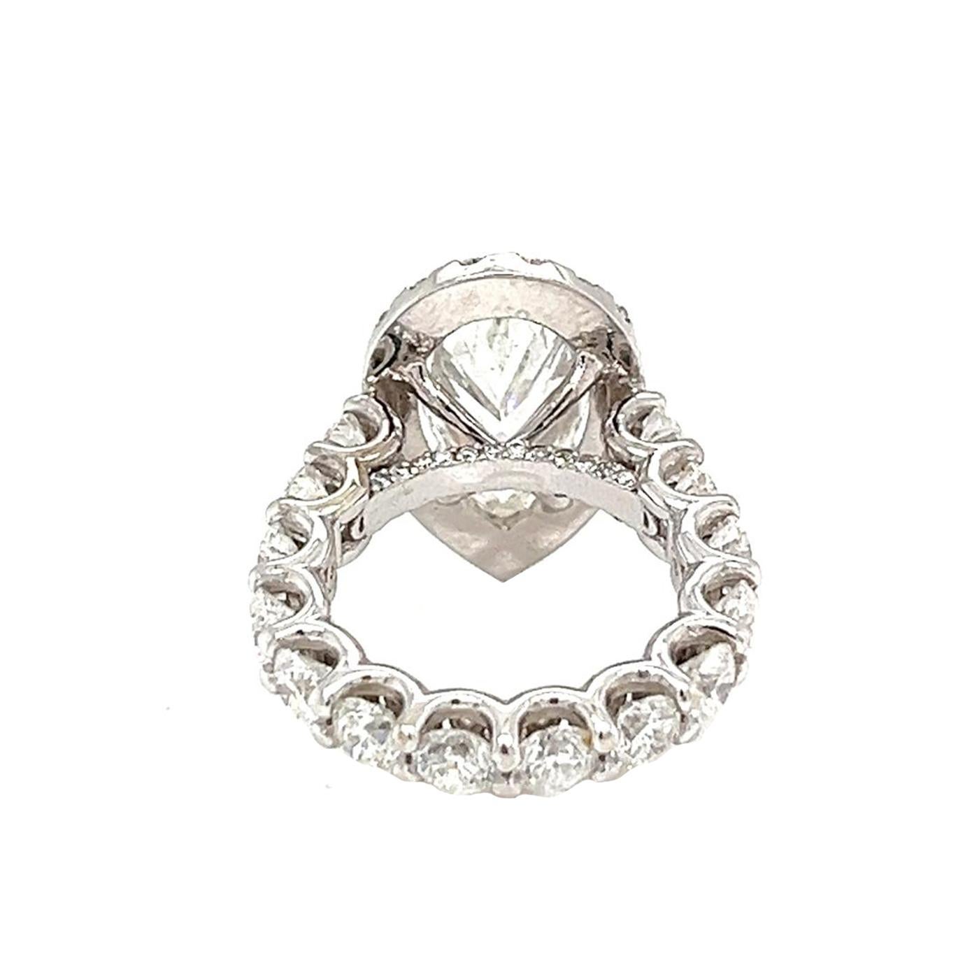 GIA Anello con diamanti a forma di pera da 4,02 carati Diamanti rotondi da 3,50 carati Fascia di eternità in oro 14K in vendita 2