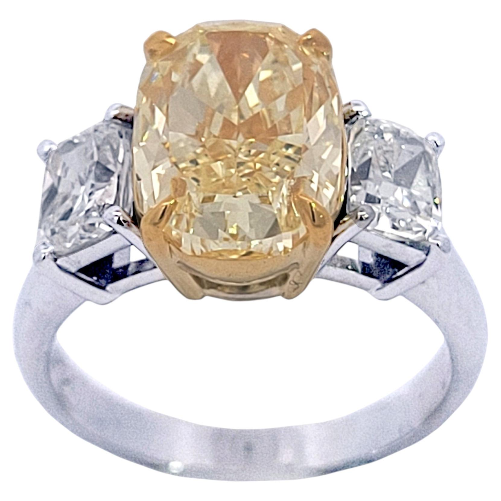 GIA 4.03 Ct Fancy Yellow Oval Diamond 3 Stone Platin/18K Verlobungsring im Angebot