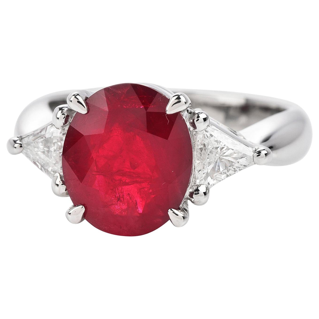 GIA 4.09cts Ruby Diamond Platinum Three Stone cocktail Ring For Sale